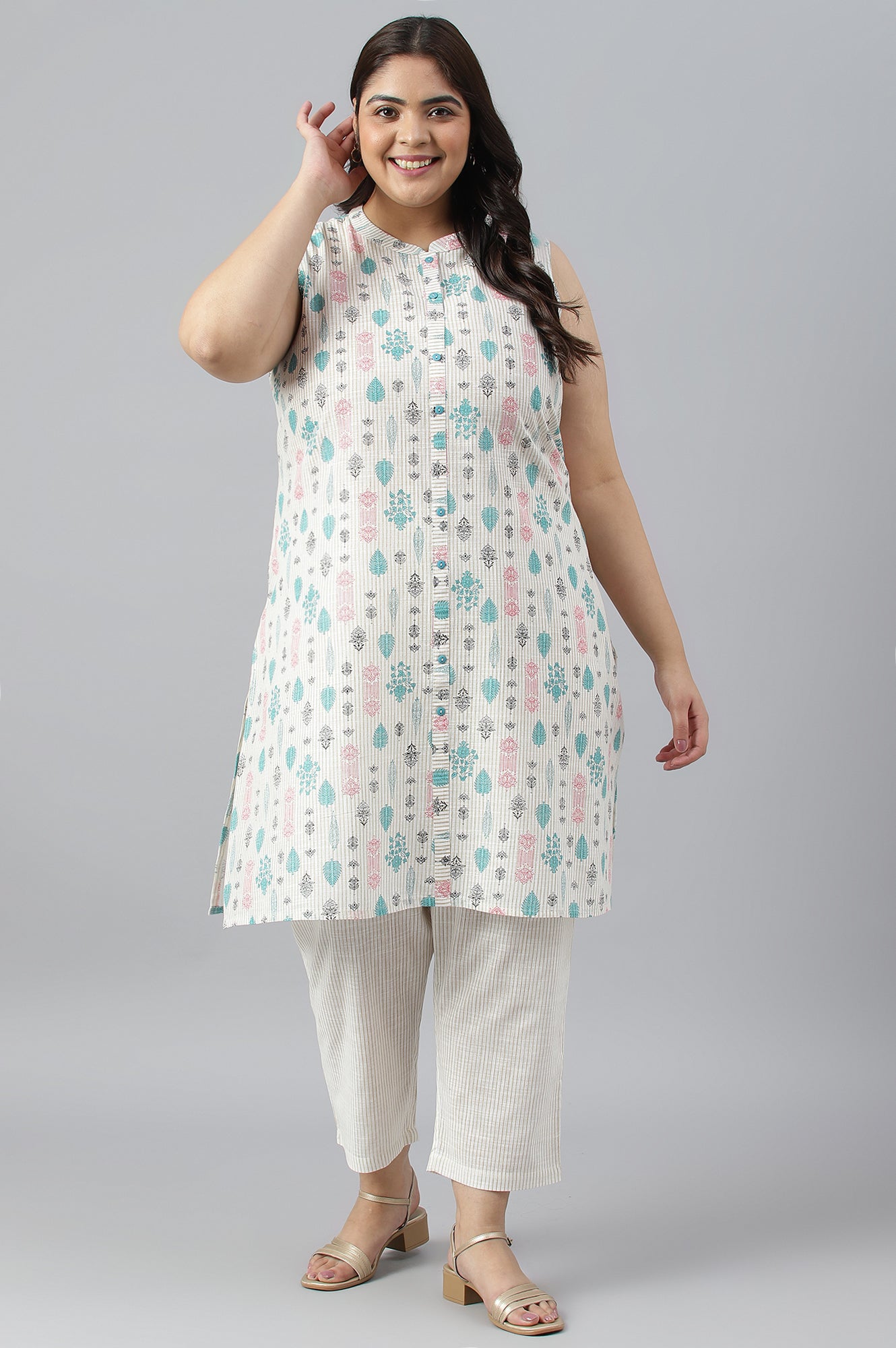 Plus Size Off-White Floral Printed kurta With Trousers