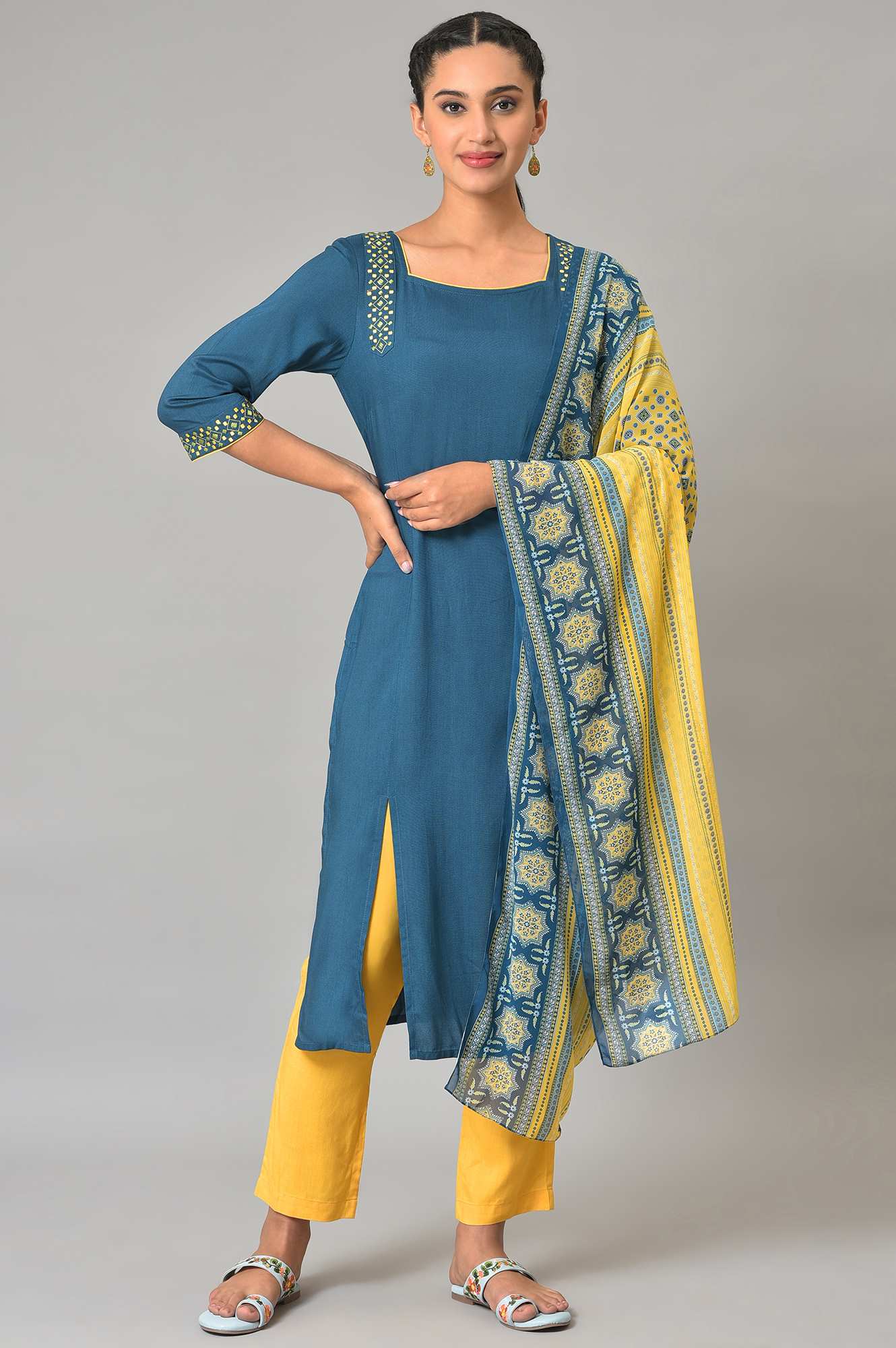 Blue Thread Embroidered kurta Set