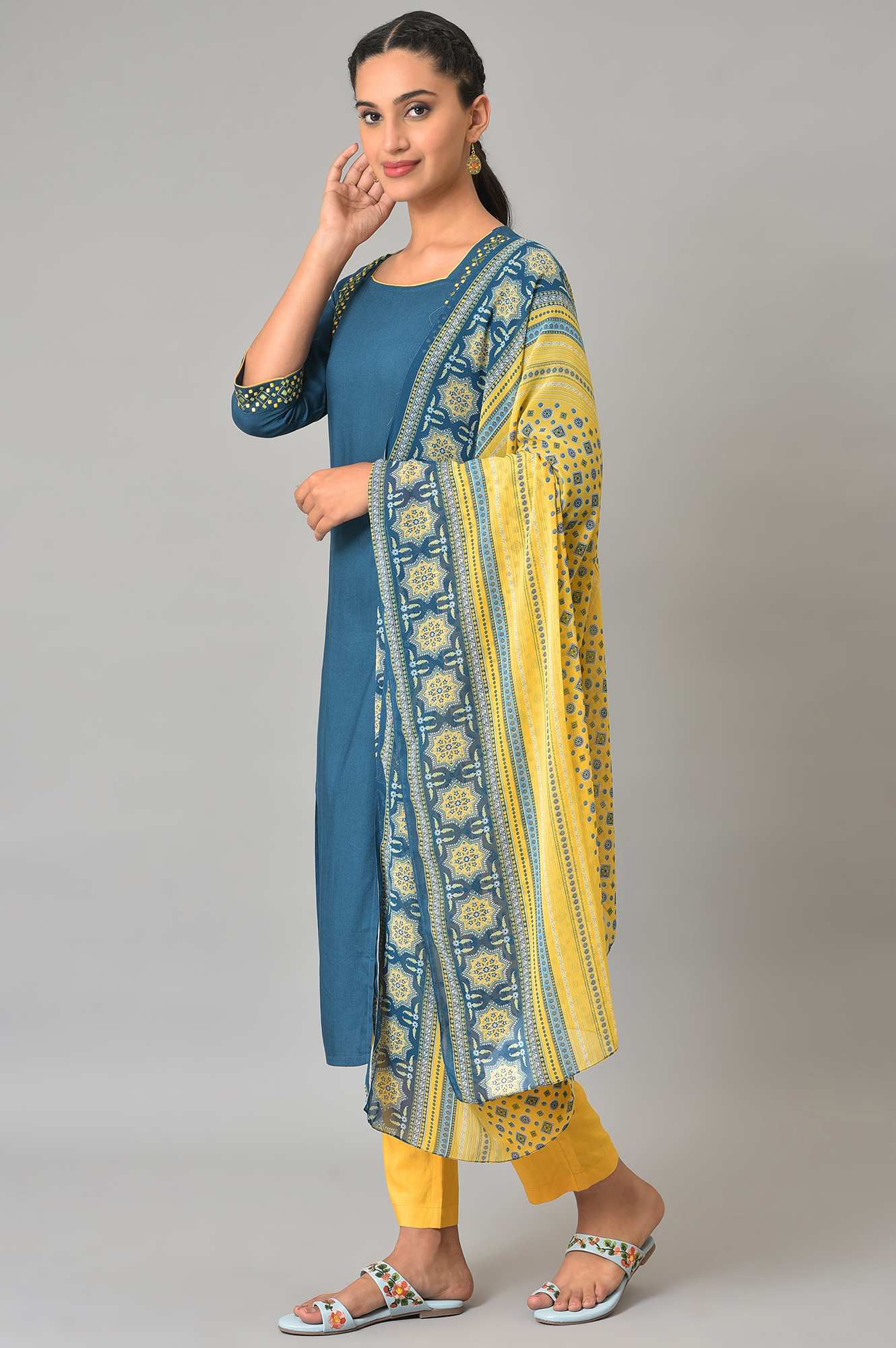 Blue Thread Embroidered kurta Set