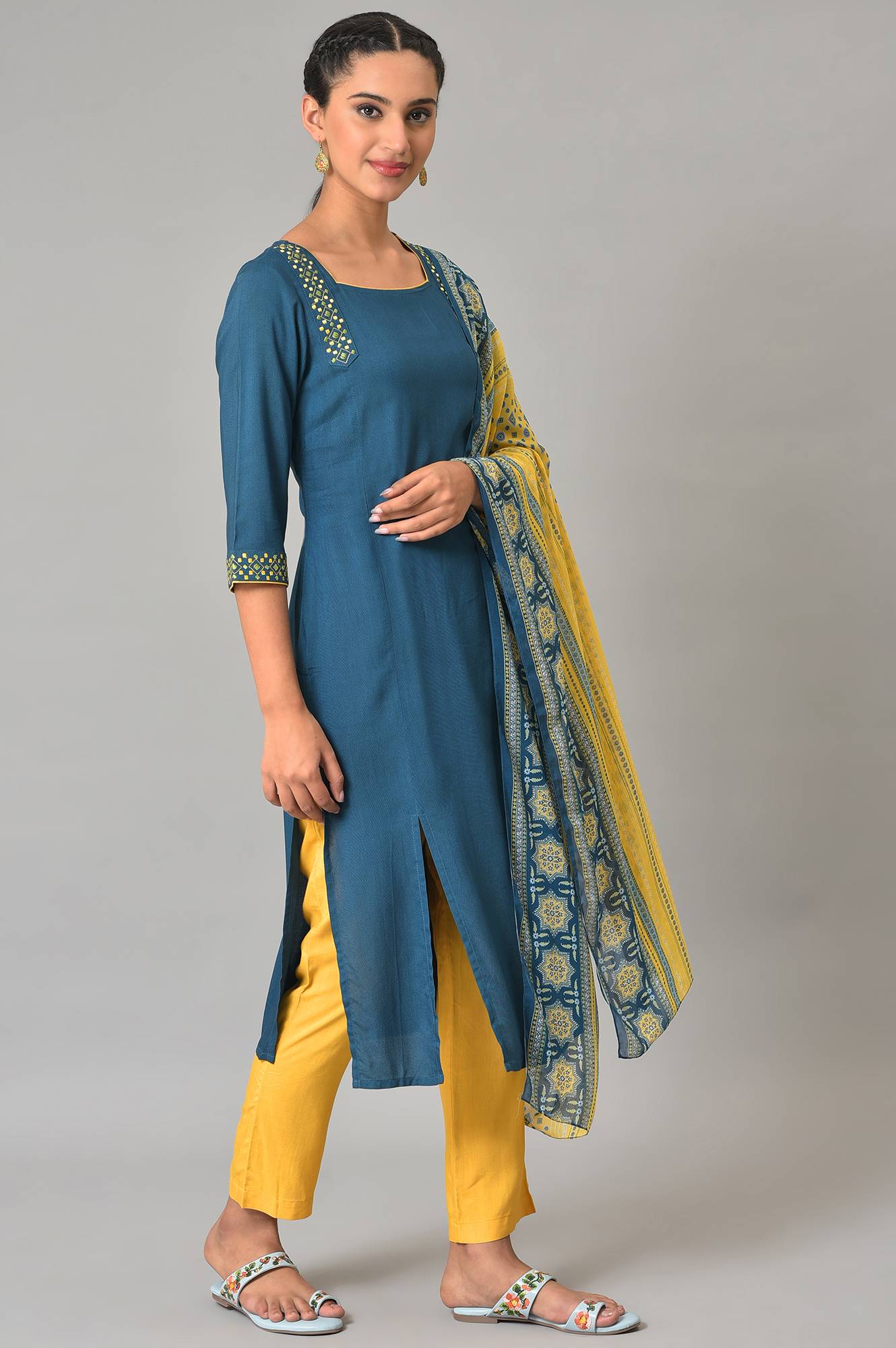 Blue Thread Embroidered kurta Set