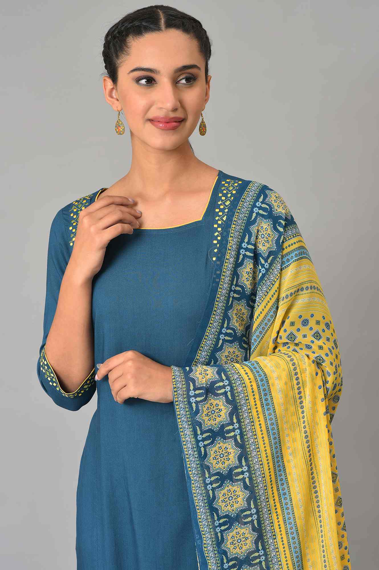 Blue Thread Embroidered kurta Set