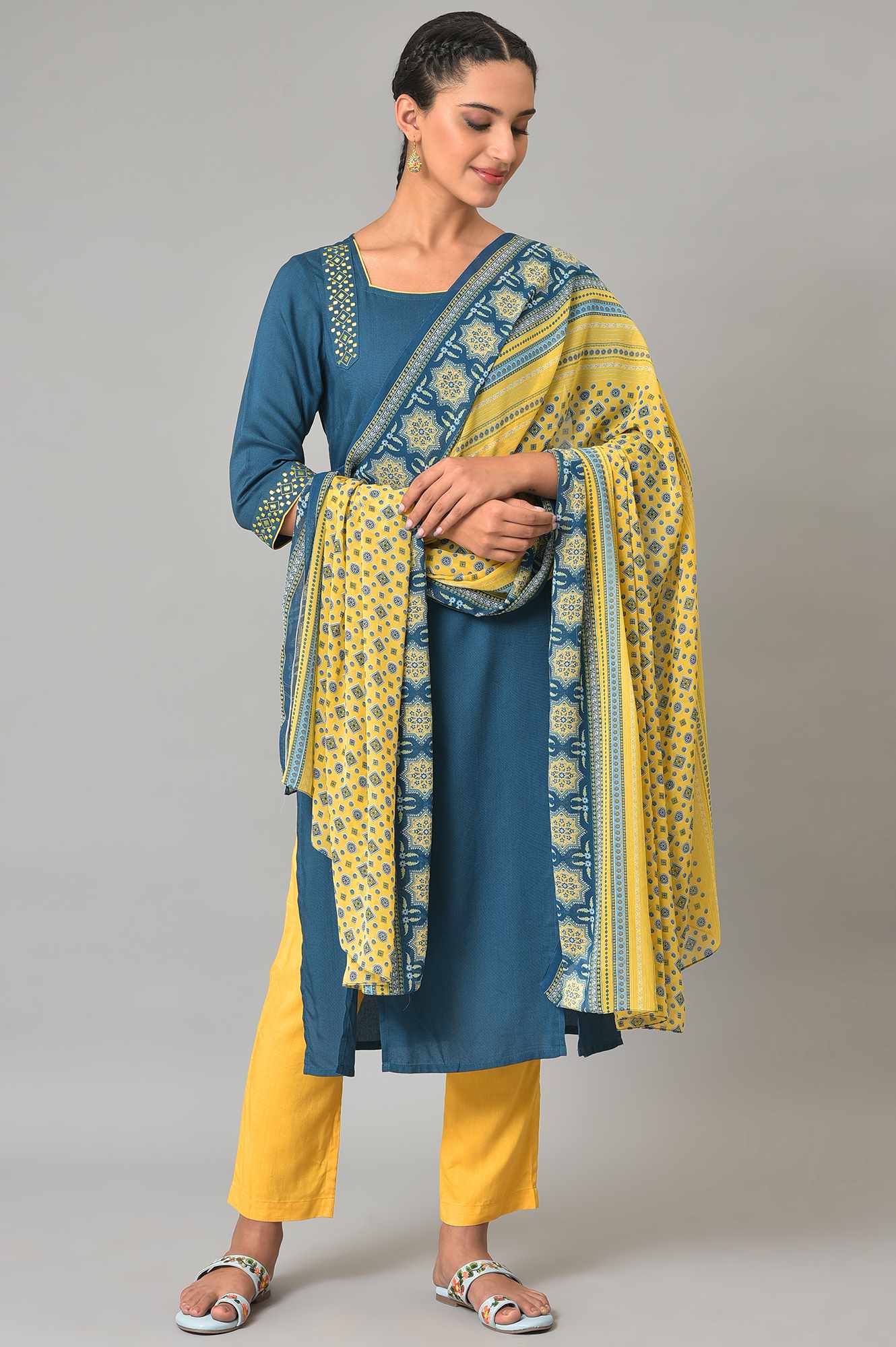 Blue Thread Embroidered kurta Set