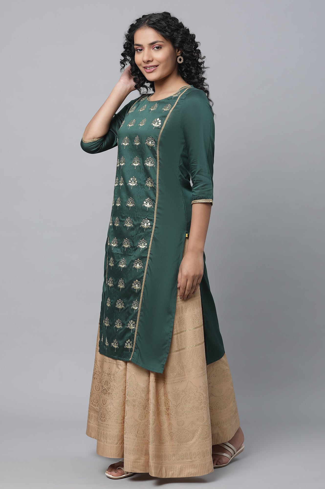 Green Embroidered kurta, Skirt &amp; Dupatta Set