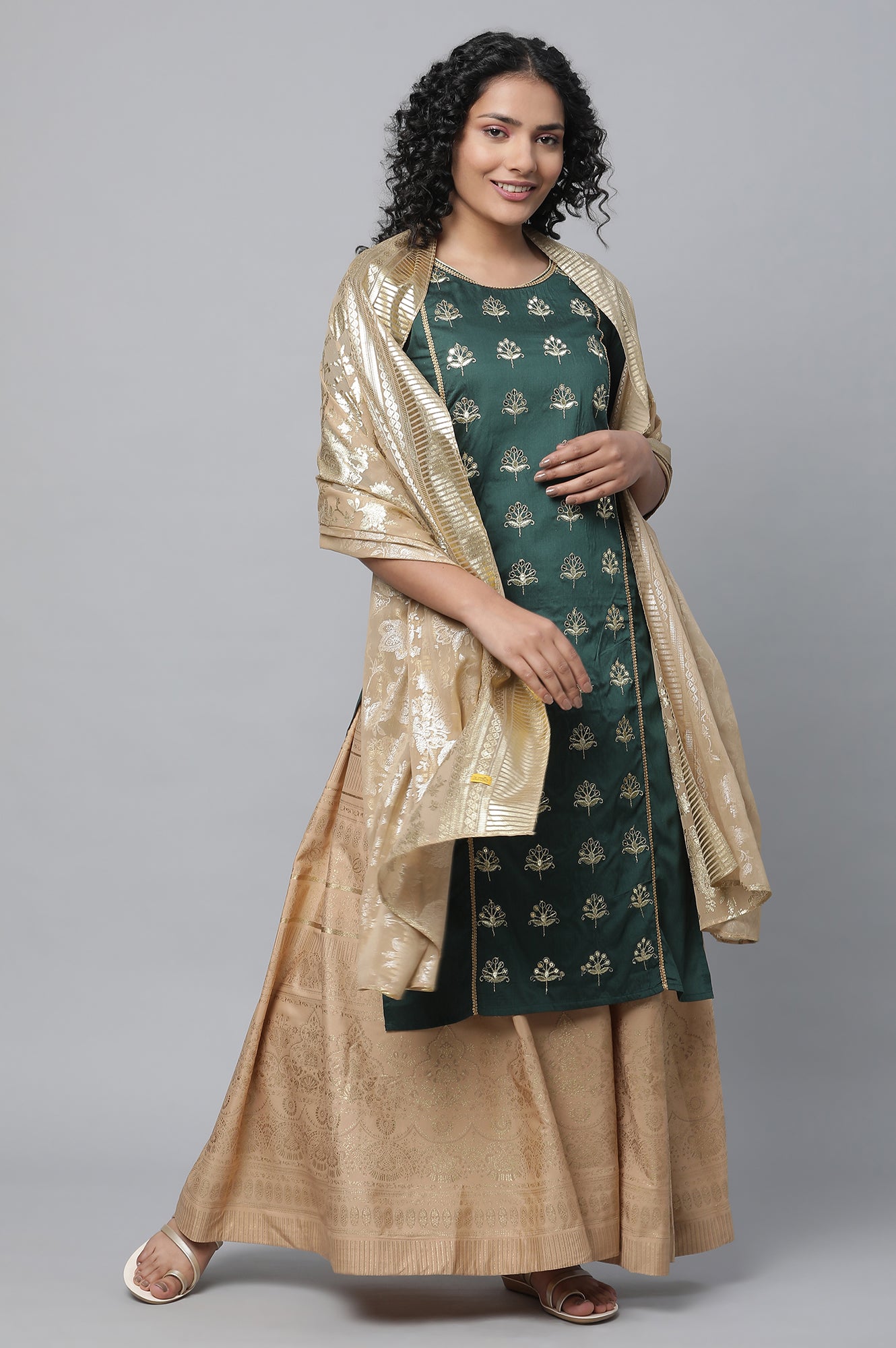 Green Embroidered kurta, Skirt &amp; Dupatta Set