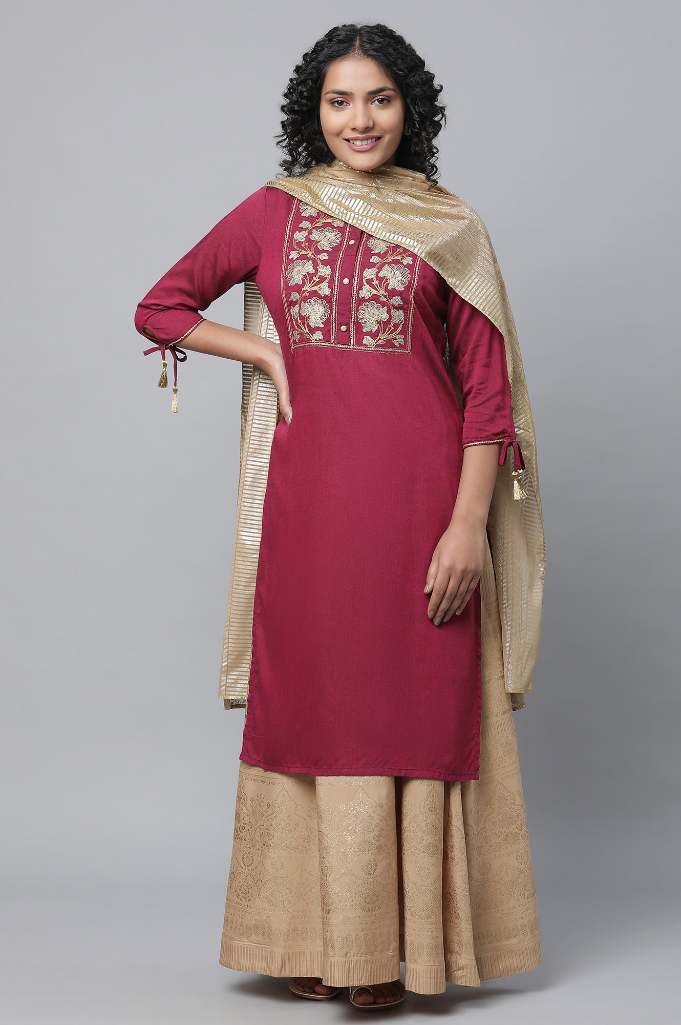 Pink Embroidered kurta, Skirt &amp; Dupatta Set