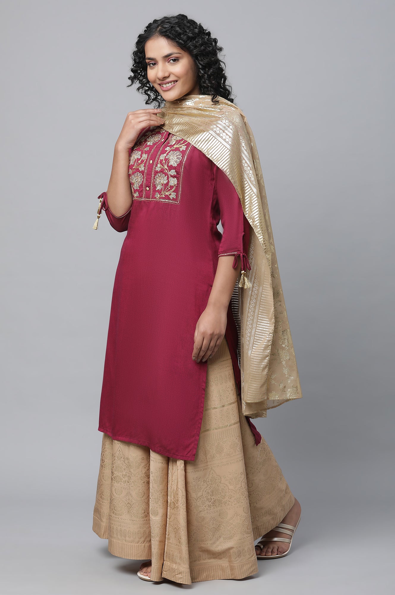 Pink Embroidered kurta, Skirt &amp; Dupatta Set