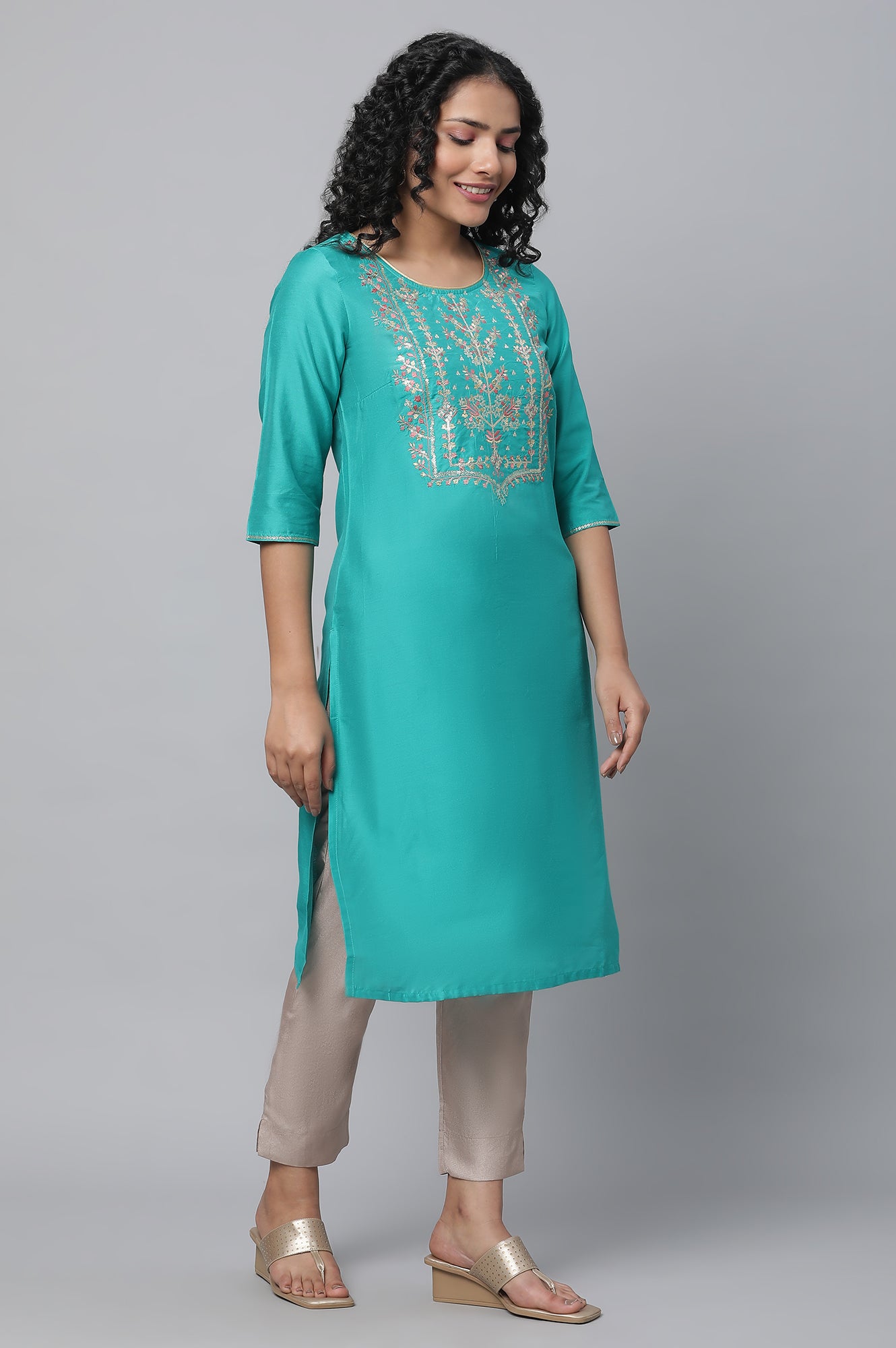 Green Embroidered kurta &amp; Trousers Set