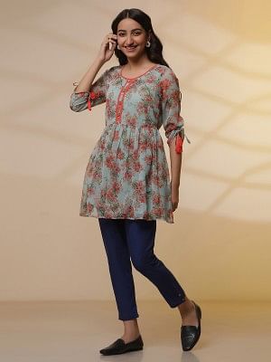 Green Floral Printed Peplim Short Kurti and Trousers Set