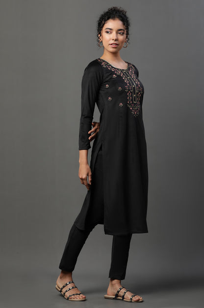 Black Embroidered Velvet Kurta and Pants Set