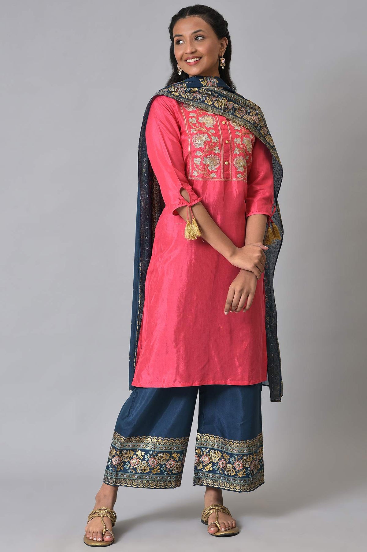 Pink Zari Embroidered Festive kurta Set - S