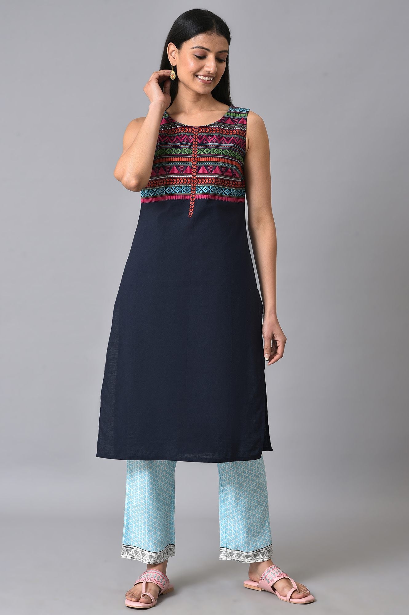 Blue Straight Sleeveless Kurta