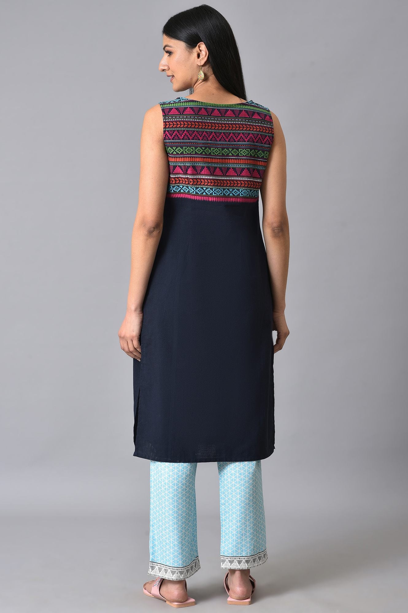 Blue Straight Sleeveless kurta