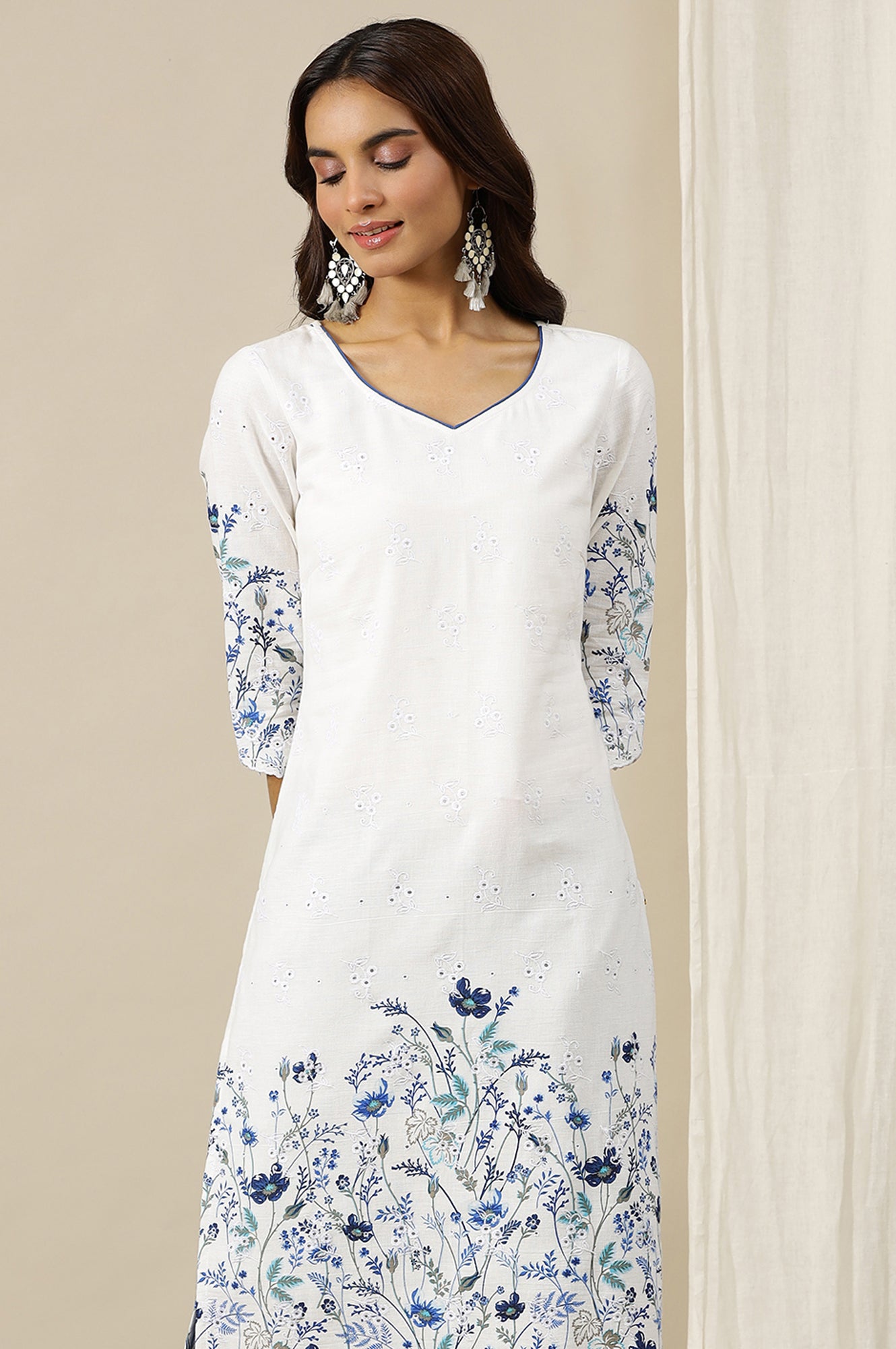 White Floral Printed Schiffli Embroidered Sweetheart Neck Straight Kurta