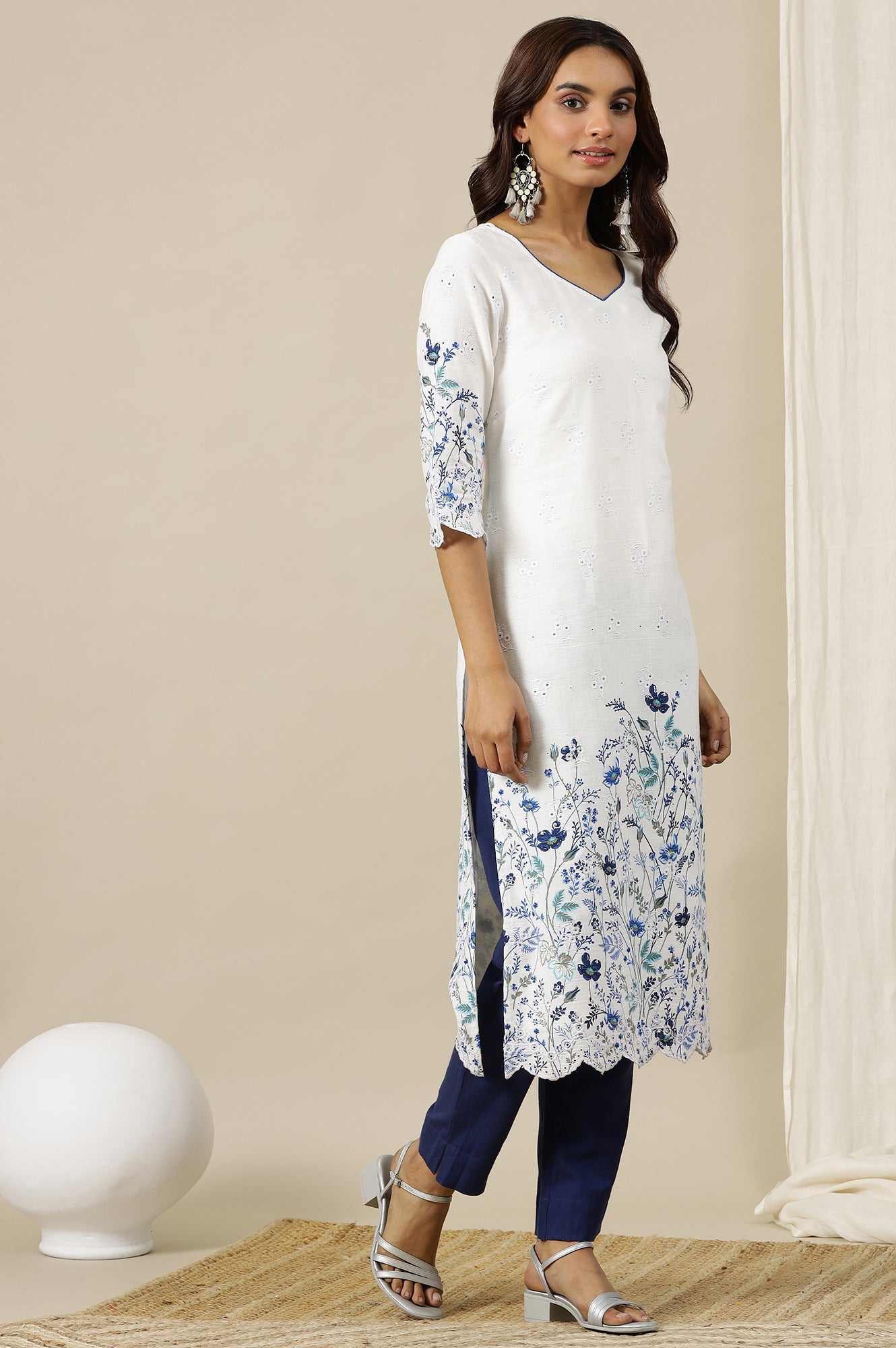 White Floral Printed Schiffli Embroidered Sweetheart Neck Straight Kurta