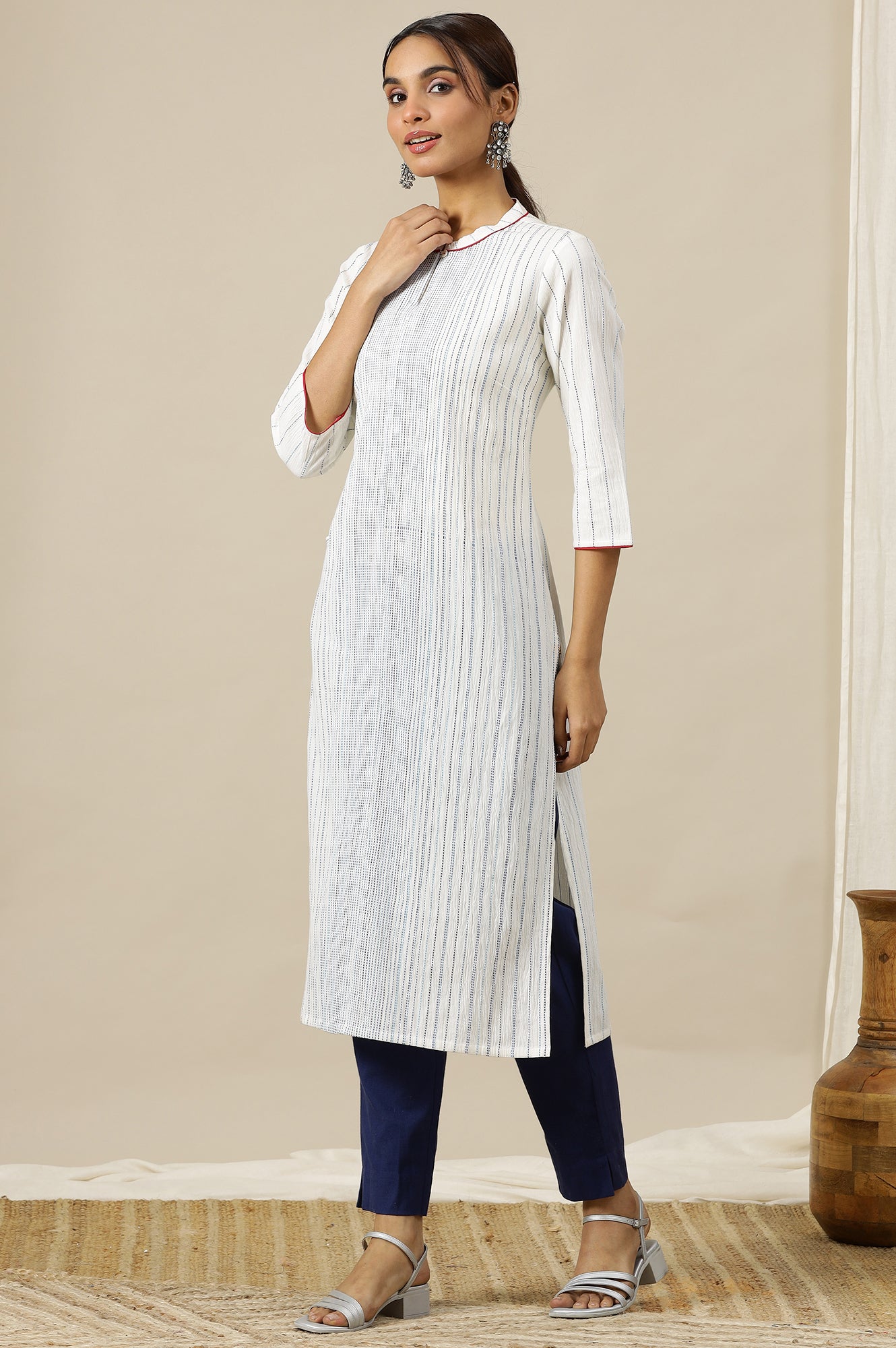 White Geometric Printed Pure Cotton Soft &amp; Breathable Kurta in Mandarin Collar