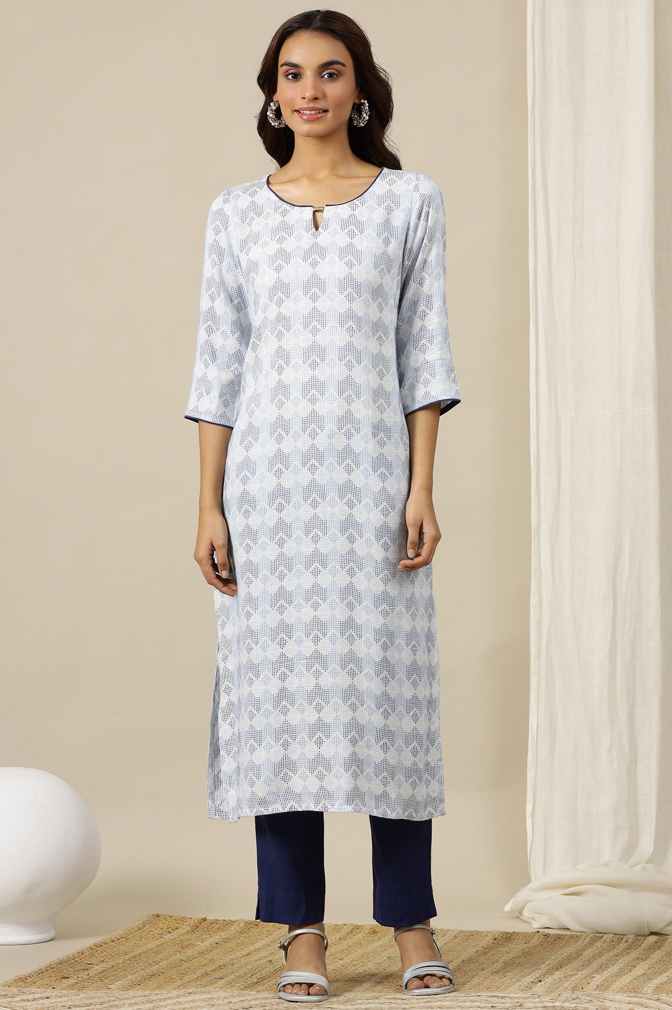 White Geometric Printed Dobby Straight Kurta with Neck Metal Clasp