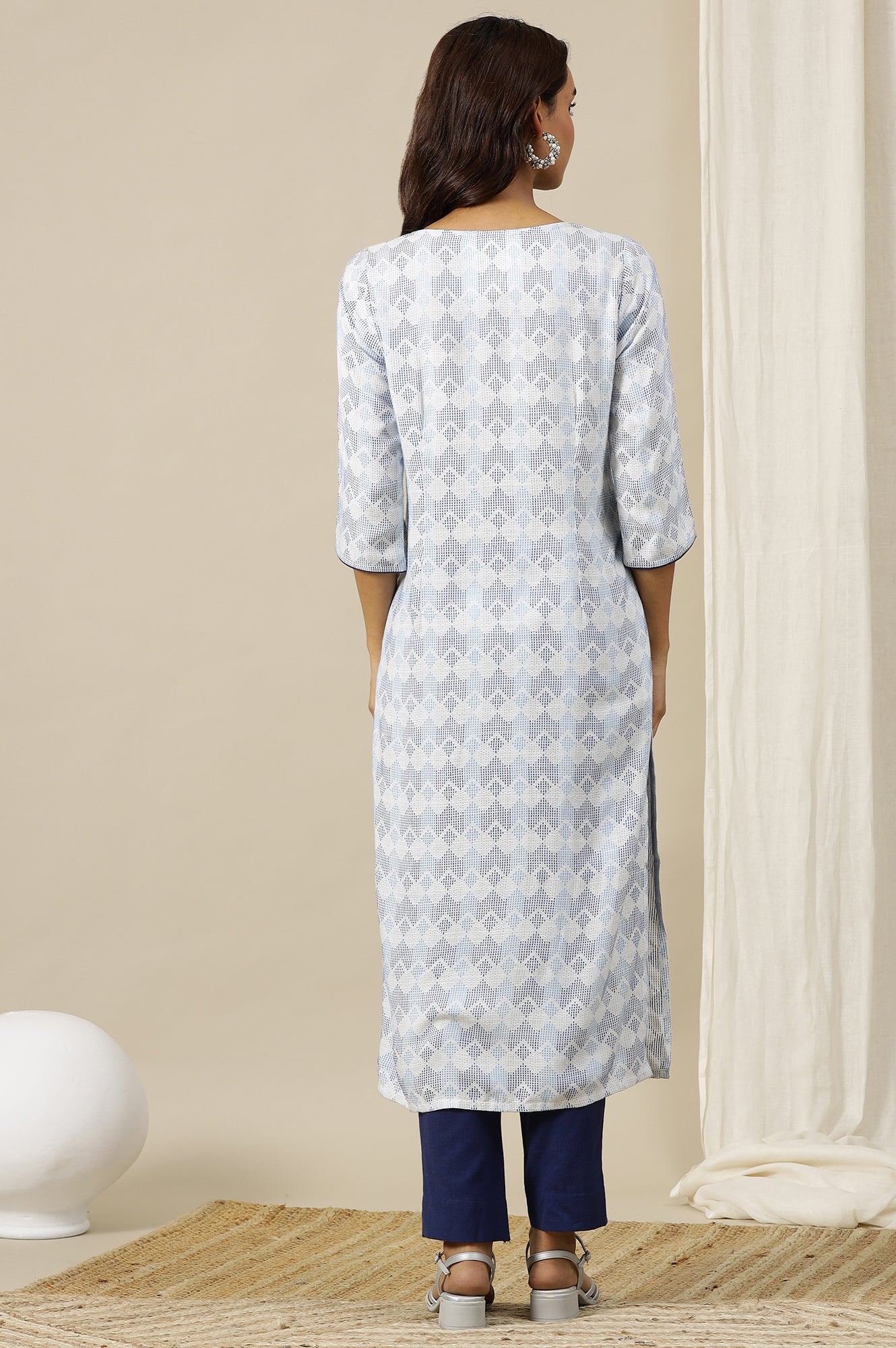 White Geometric Printed Dobby Straight Kurta with Neck Metal Clasp