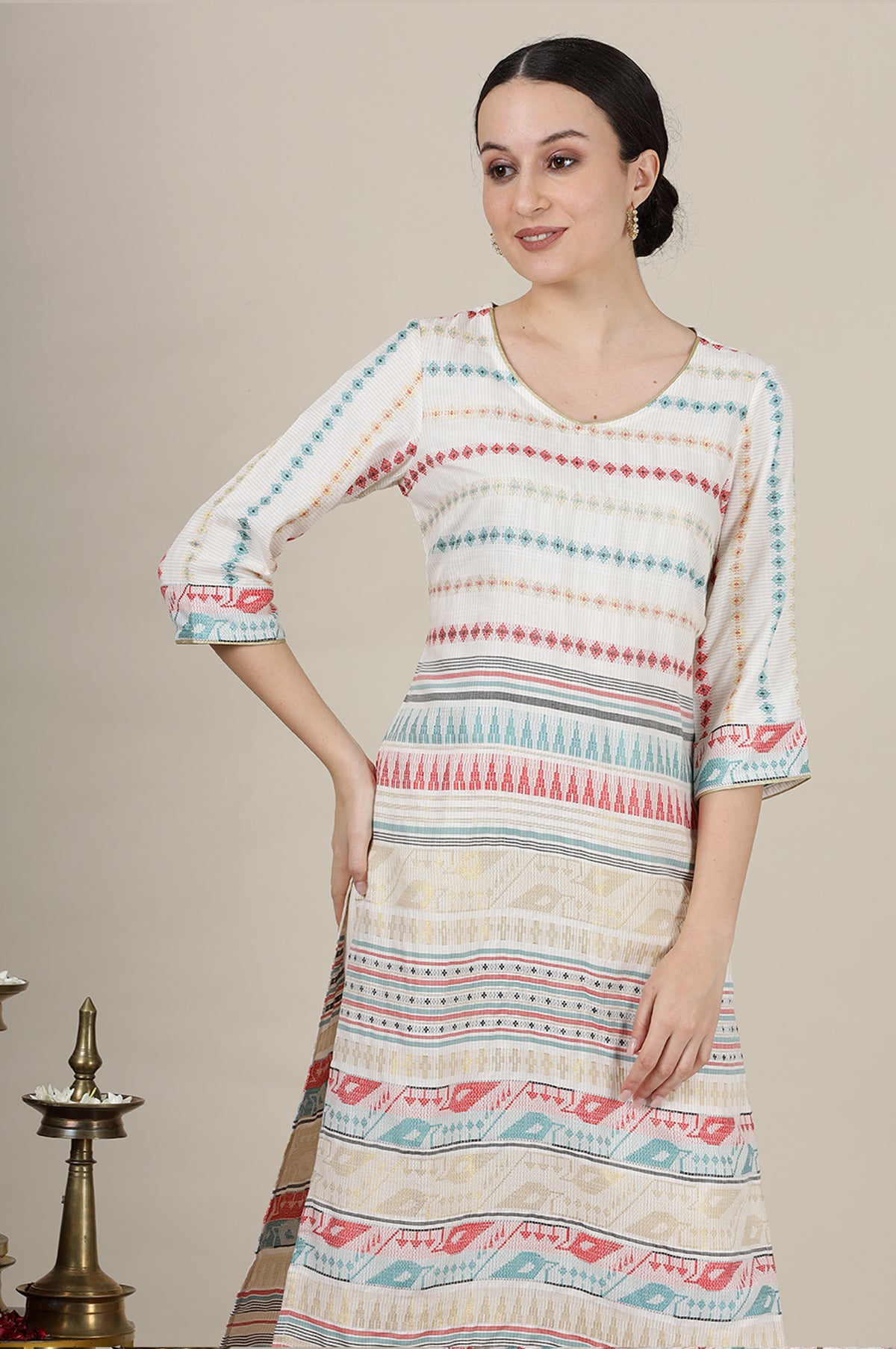 Off White Yarn Dyed V Neck Straight Kurta with Abstract Print - S