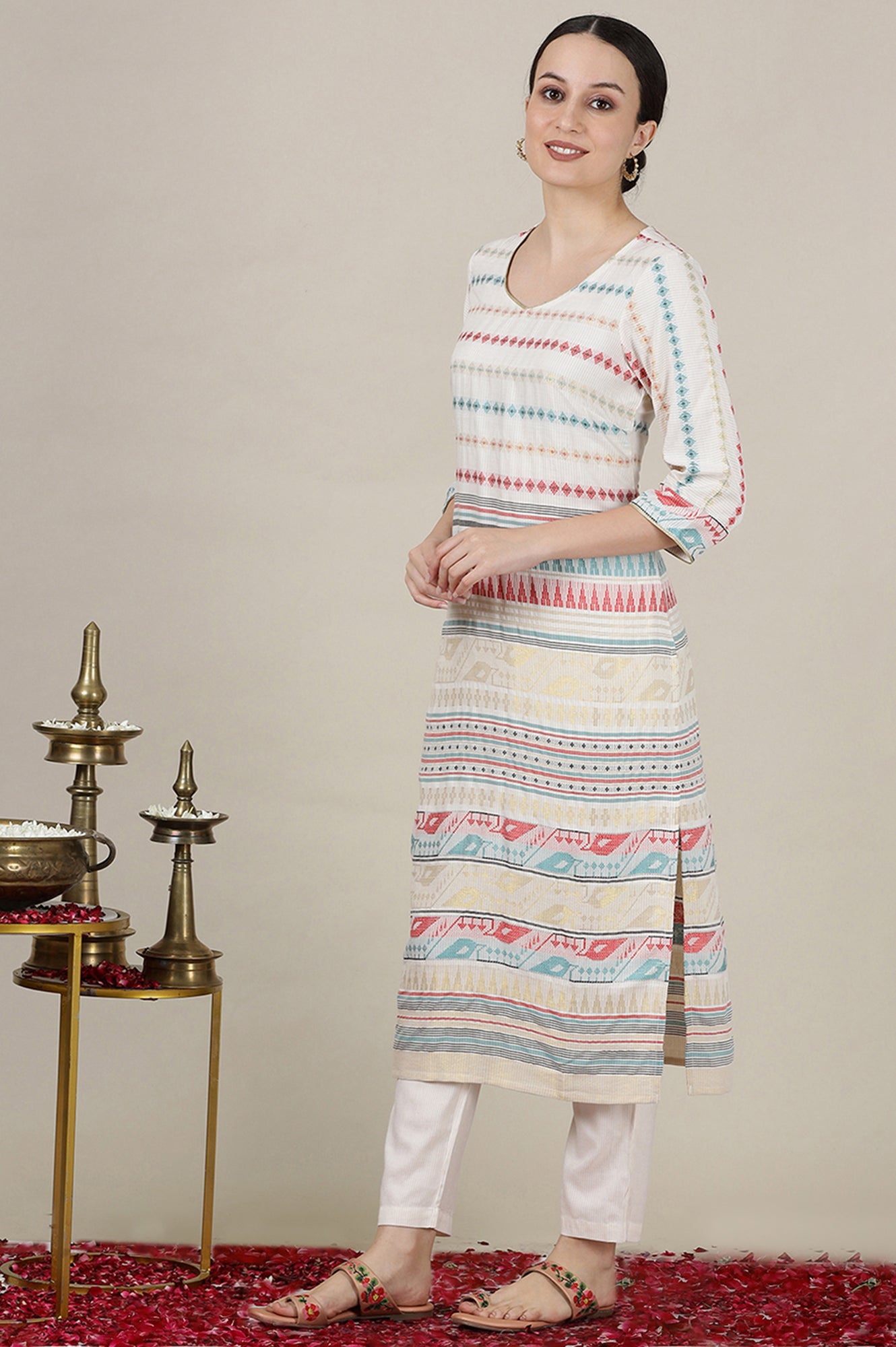 Off White Yarn Dyed V Neck Straight Kurta with Abstract Print