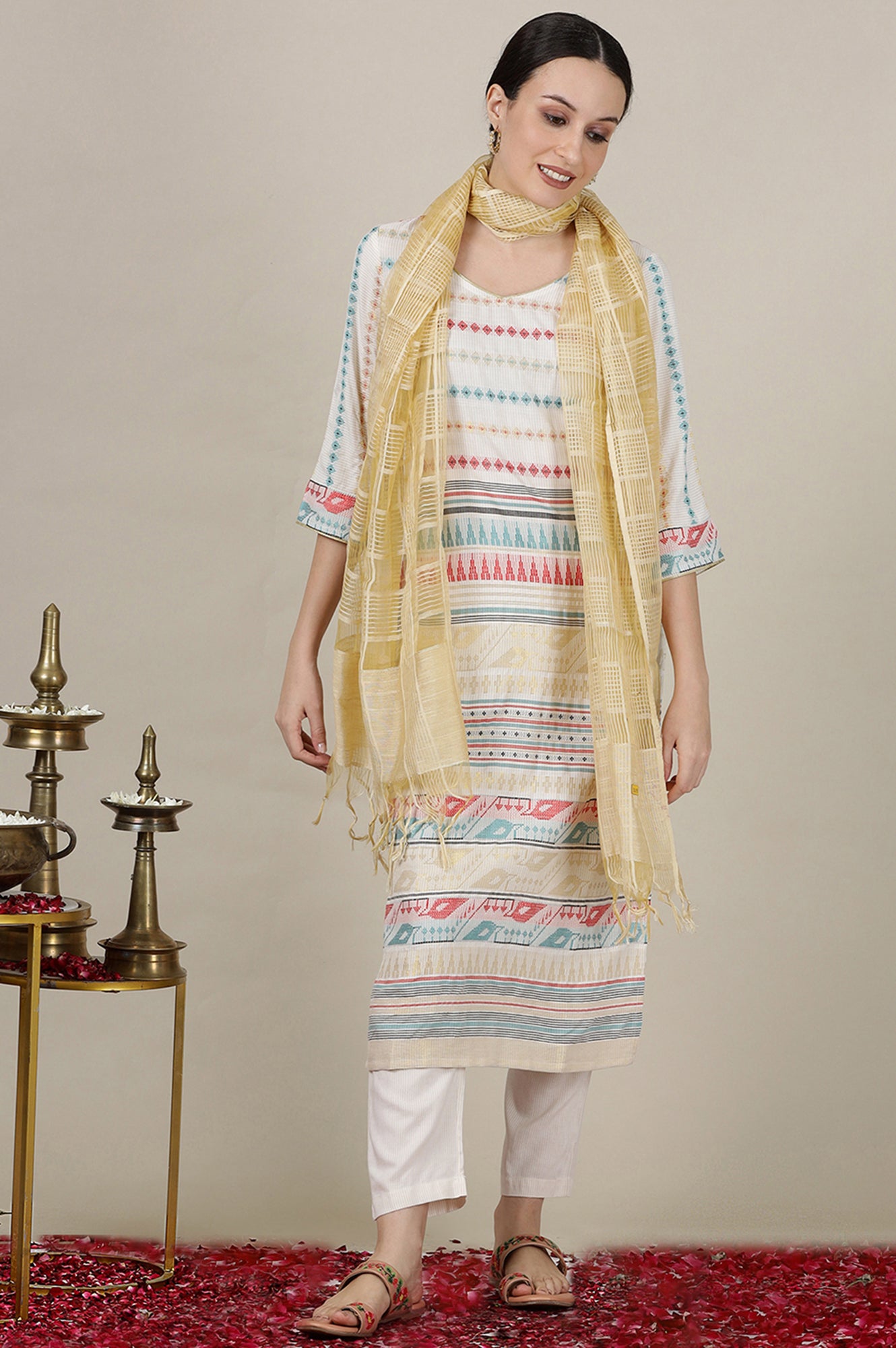 Off White Yarn Dyed V Neck Straight Kurta with Abstract Print