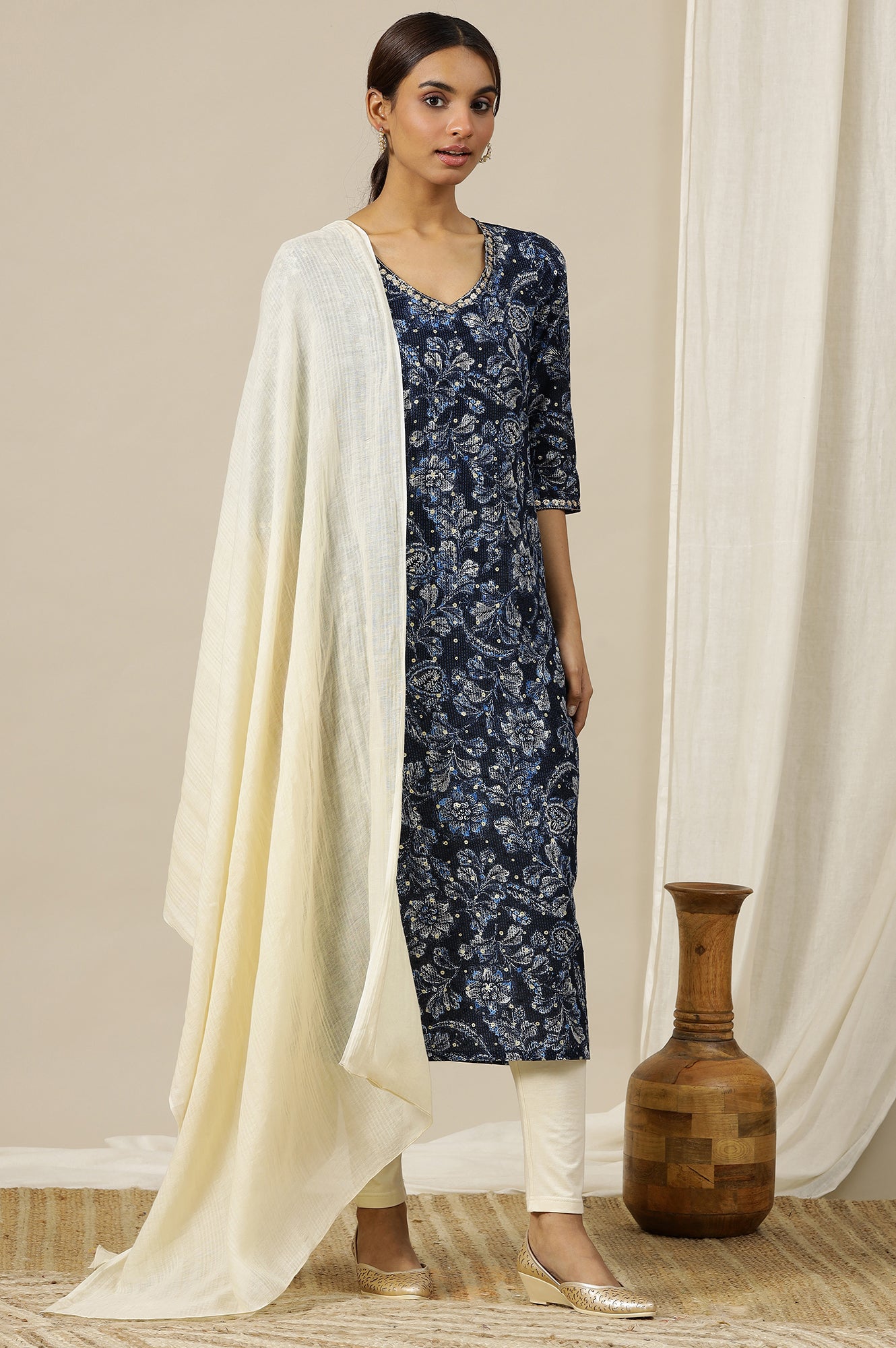 Blue Floral Printed Straight Kurta with Zari Embroidery