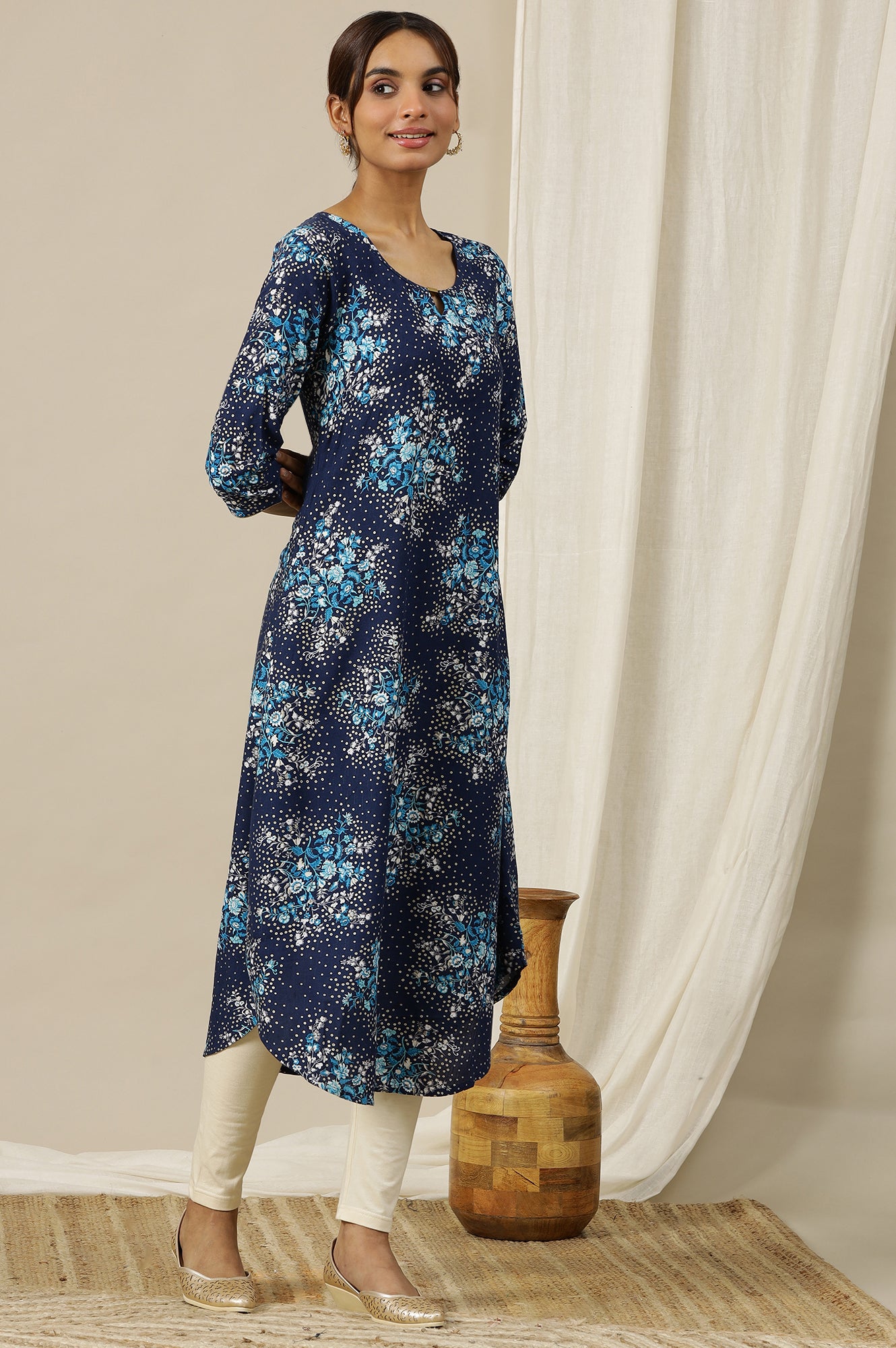 Blue Floral Printed Asymmetrical Kurta with Neck Metal Clasp