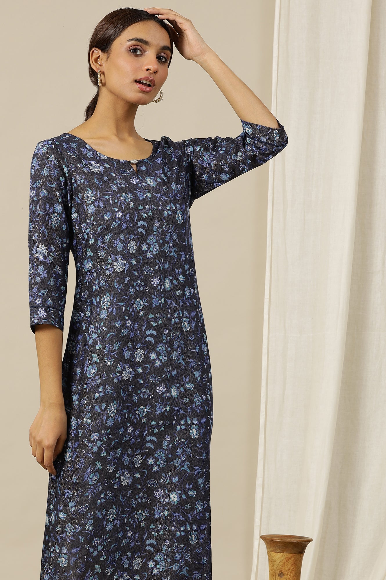 Blue Floral Printed Cotton Shimmer Straight Kurta with Neck Metal Clasp