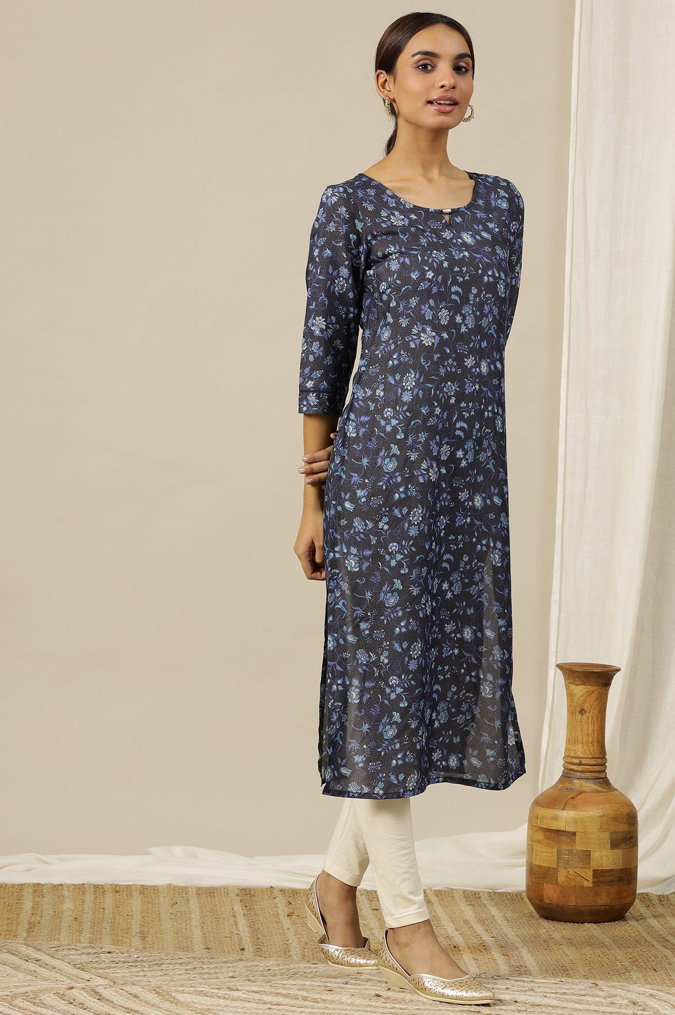 Blue Floral Printed Cotton Shimmer Straight Kurta with Neck Metal Clasp