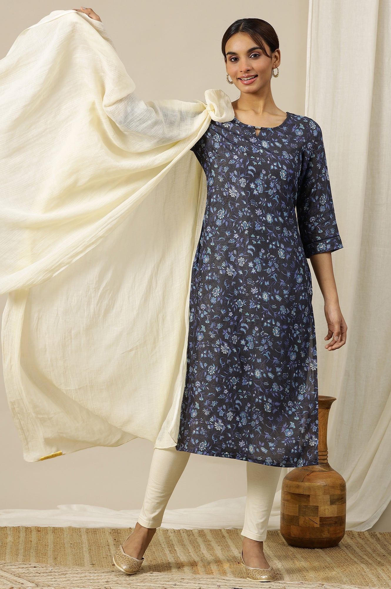 Blue Floral Printed Cotton Shimmer Straight Kurta with Neck Metal Clasp