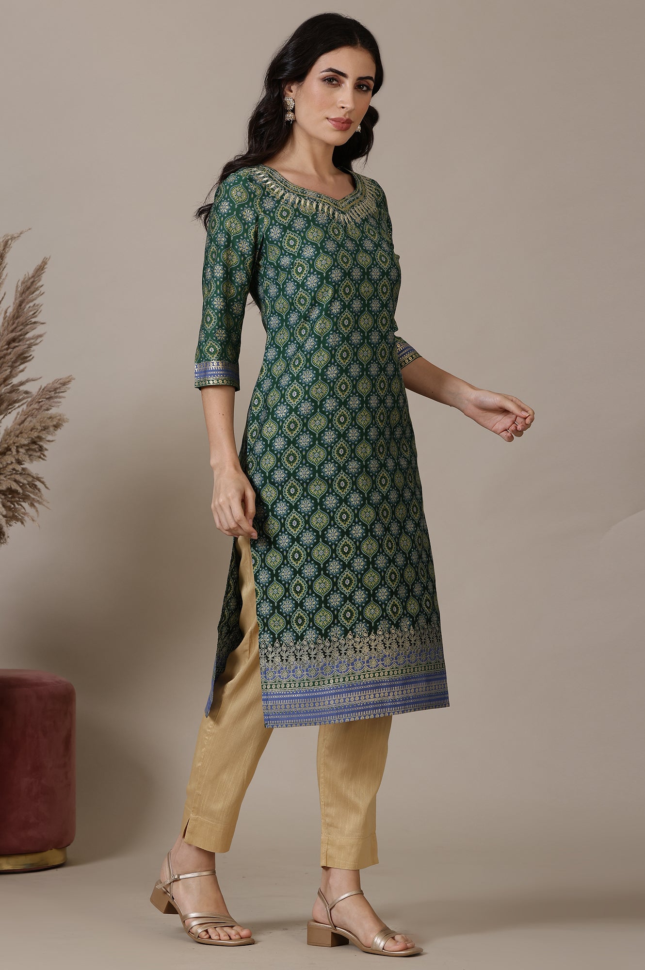 Green Abstract Printed Straight Kurta with Embroidered Neck