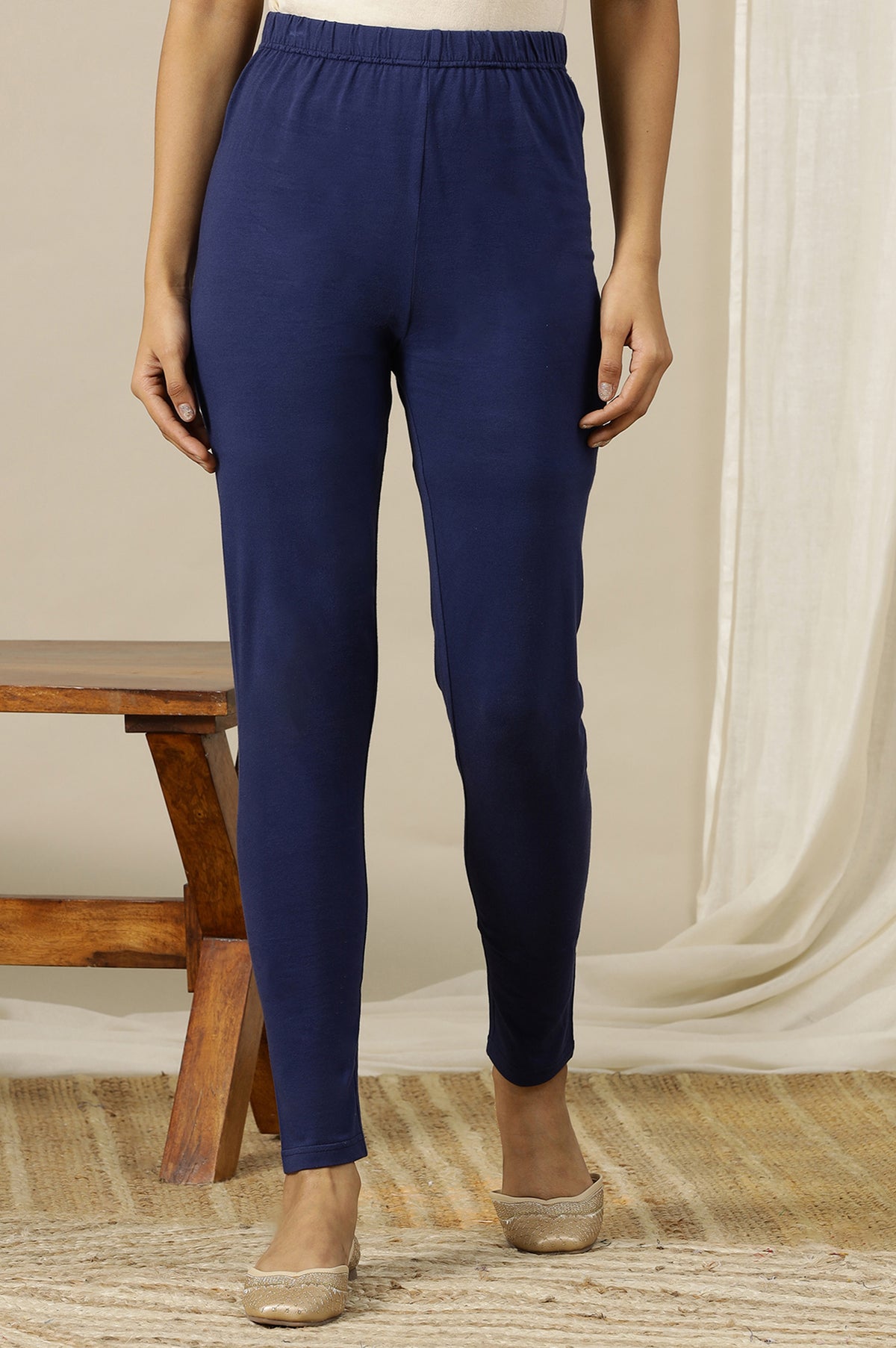 Blue Solid Cotton Lycra Stretchable Tights in Mid-Rise - S