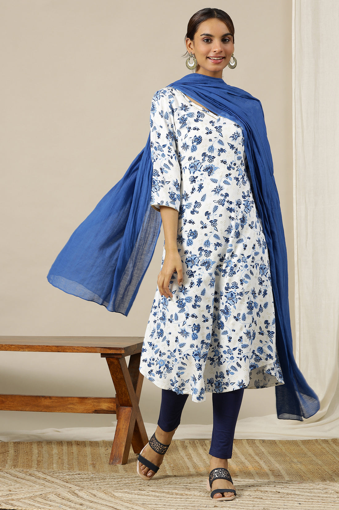 Blue Geometric Woven Pure Cotton Dupatta