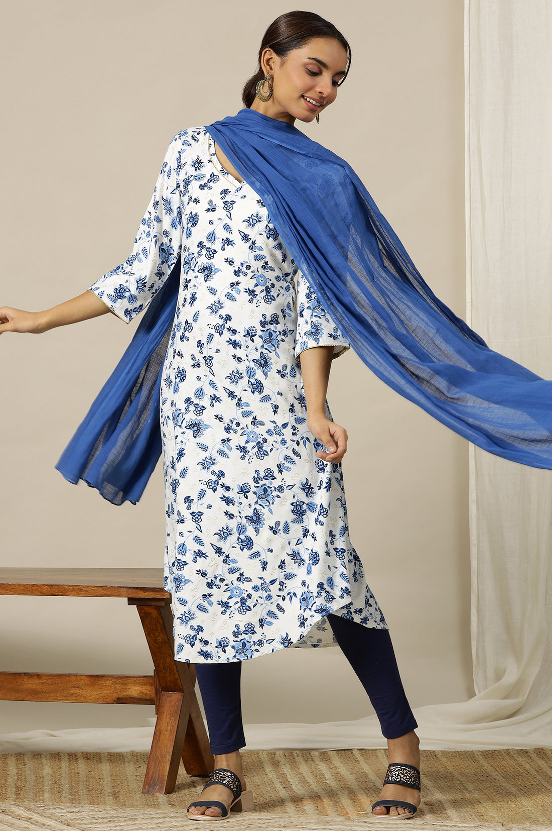 Blue Geometric Woven Pure Cotton Dupatta