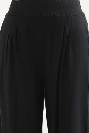 Black Solid Loose Fit Pants With Pleated Detail