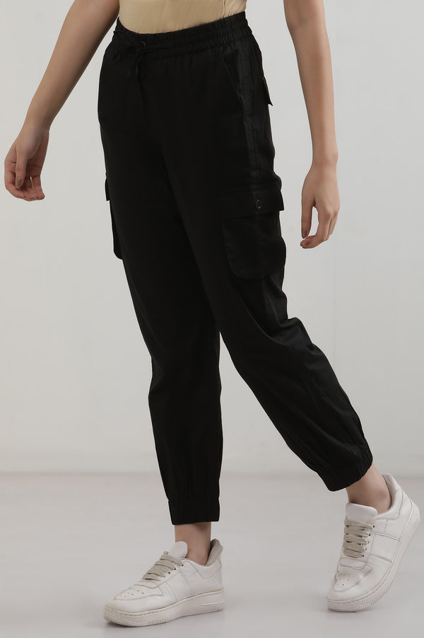 Black Solid Straight Fit Cotton Cargo Pants With Button And Zip Closure