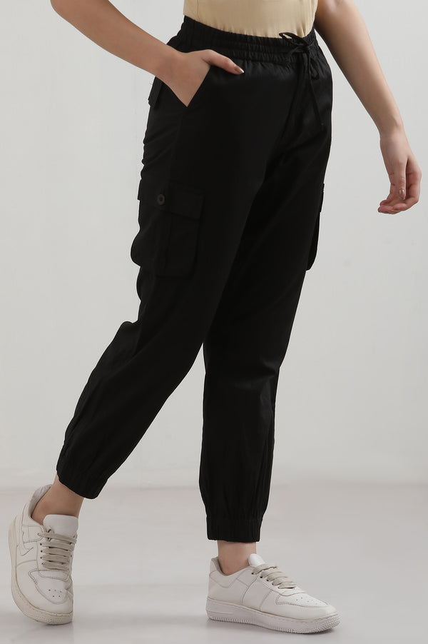 Black Solid Straight Fit Cotton Cargo Pants With Button And Zip Closure