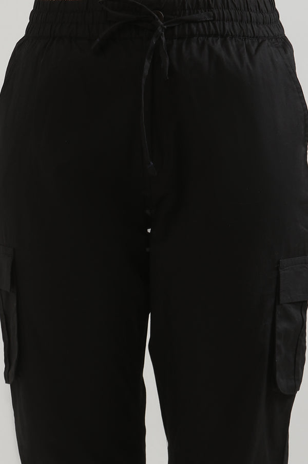 Black Solid Straight Fit Cotton Cargo Pants With Button And Zip Closure