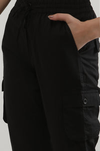 Black Solid Straight Fit Cotton Cargo Pants With Button And Zip Closure