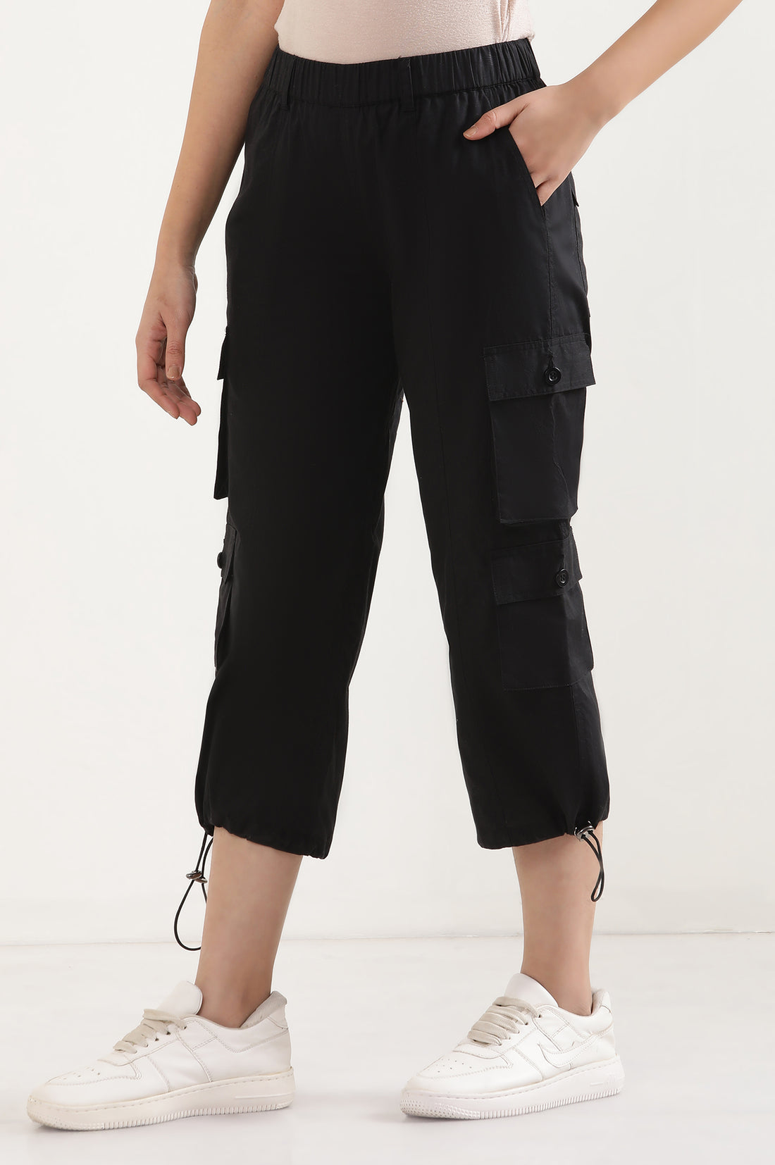 Black Solid Straight Fit Cotton Cropped Pants With Drawstring