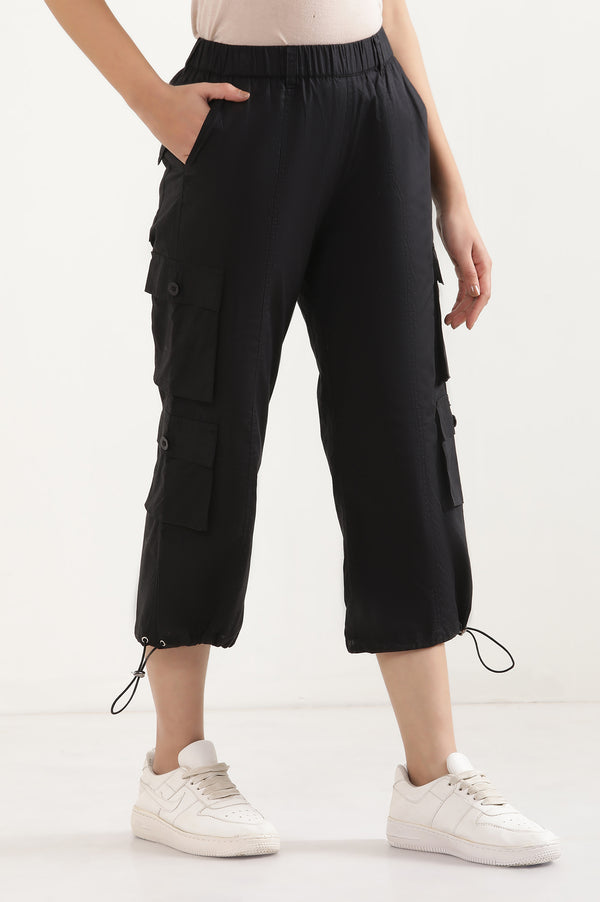 Black Solid Straight Fit Cotton Cropped Pants With Drawstring