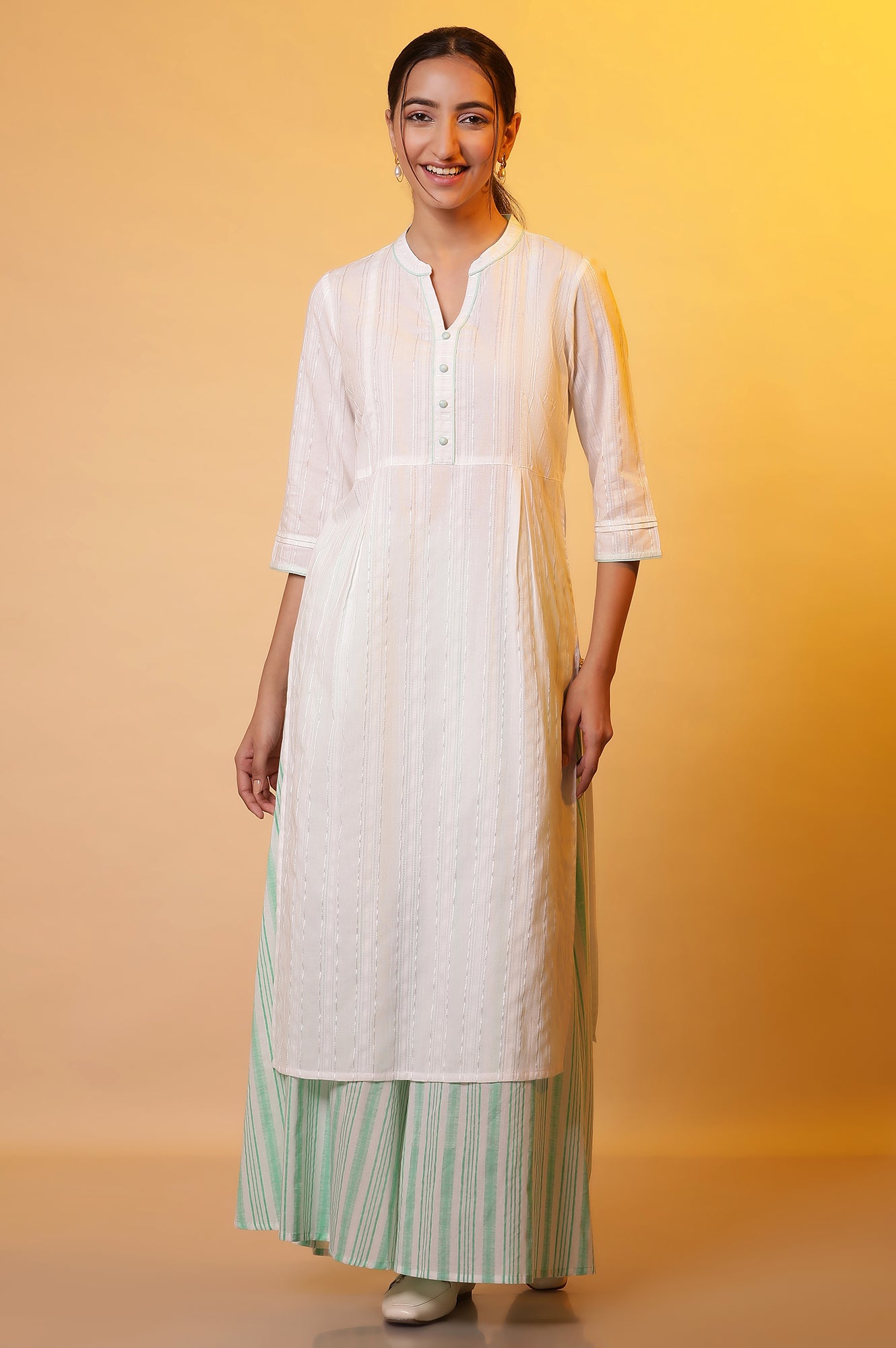 White Classic Kurta with Contrasting Trims