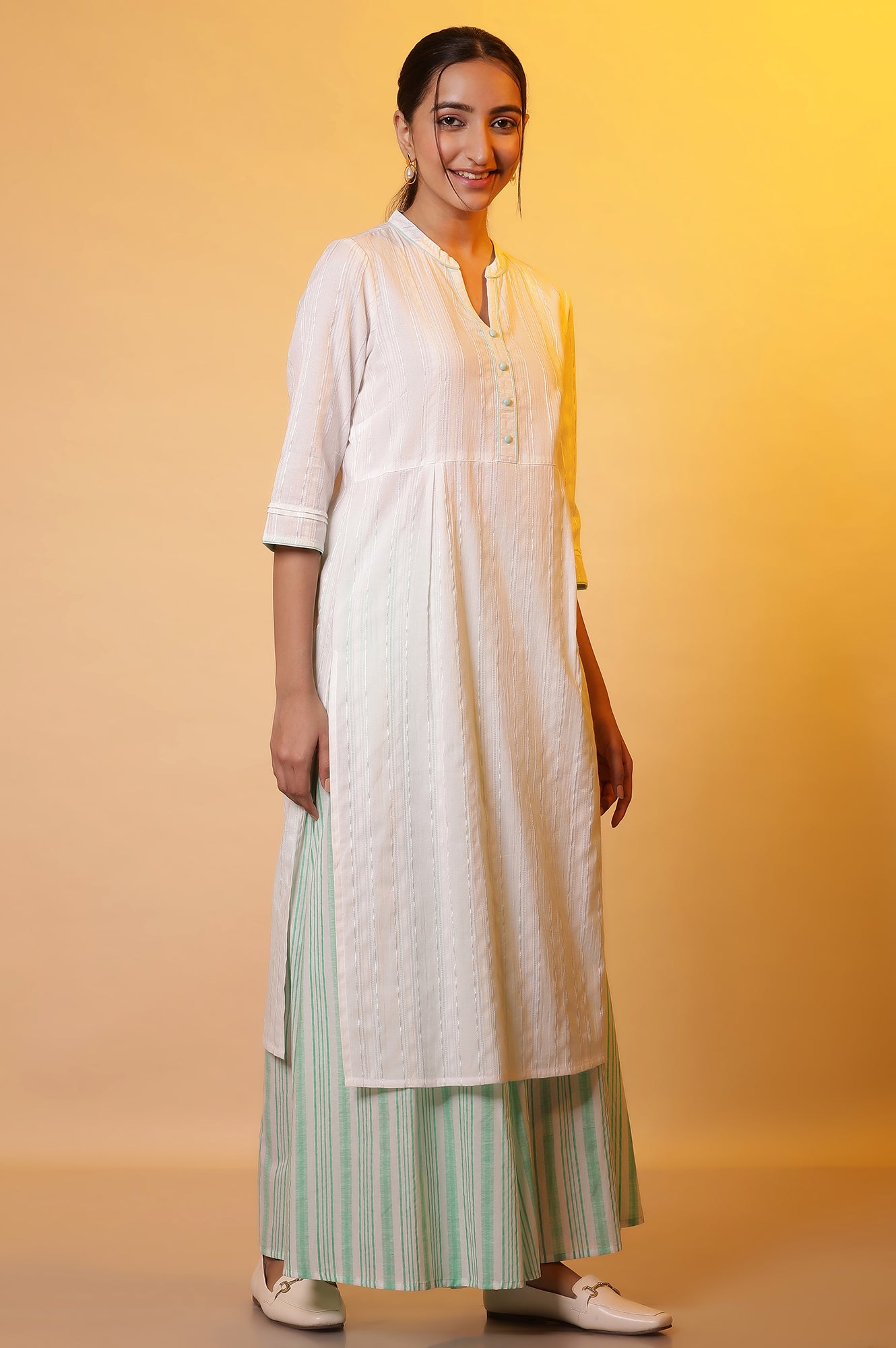 White Classic Kurta with Contrasting Trims