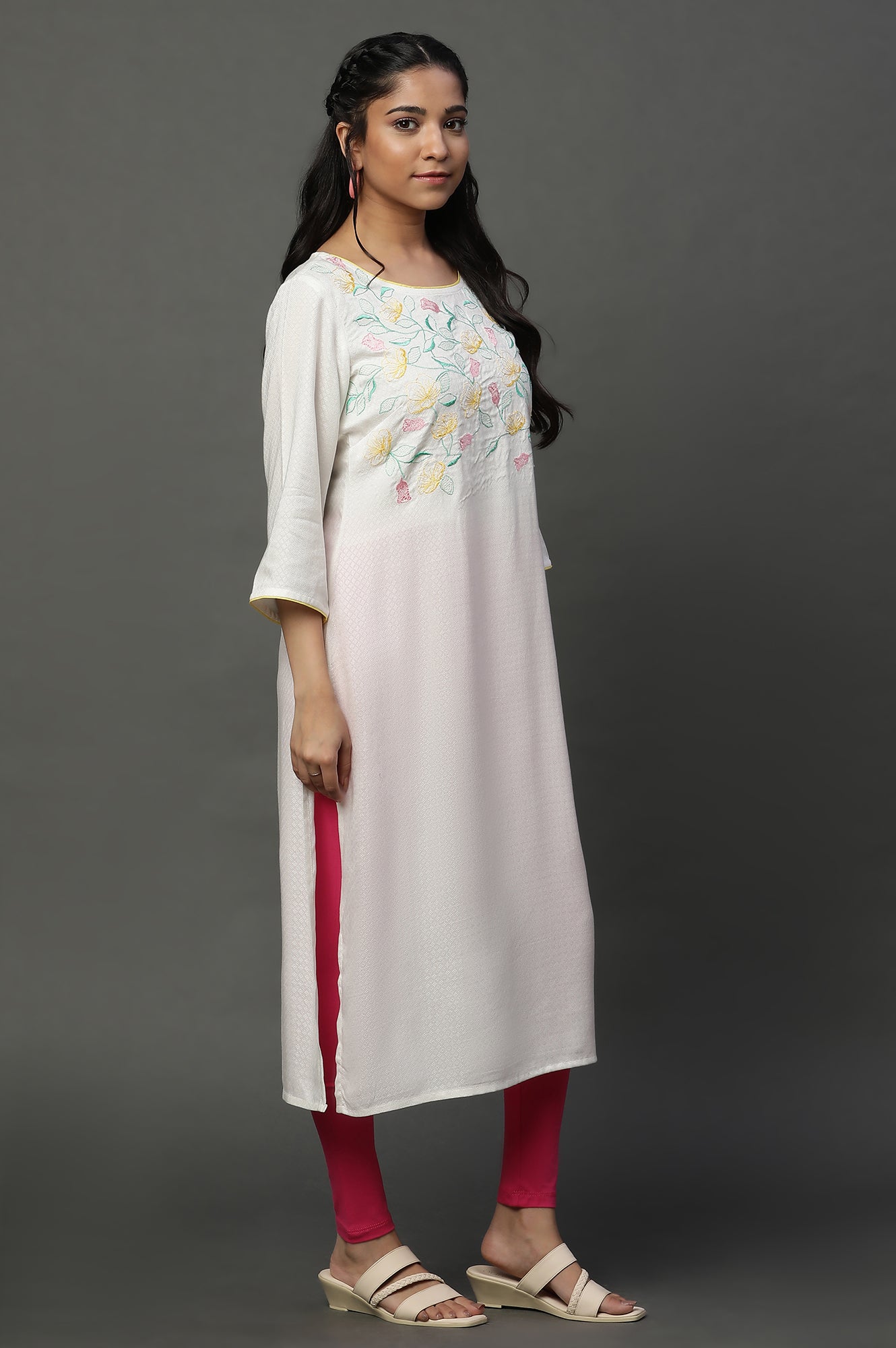 White Embroidered Dooby Straight Kurta