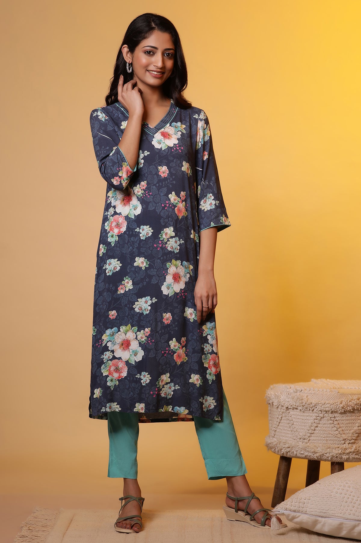 Blue Floral Printed Straight Kurta - XS
