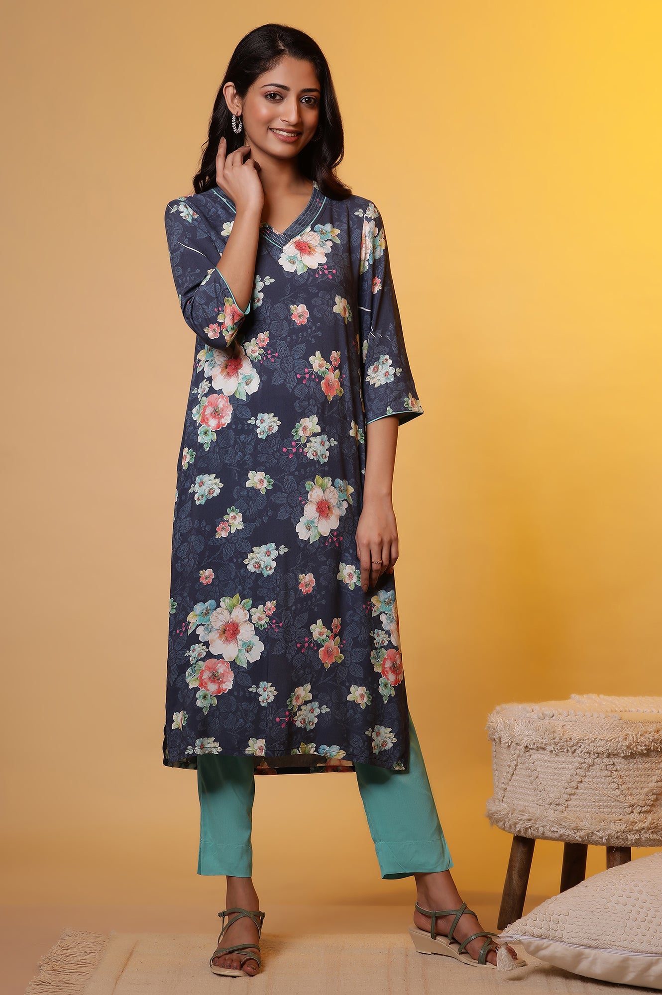 Blue Floral Printed Straight Kurta