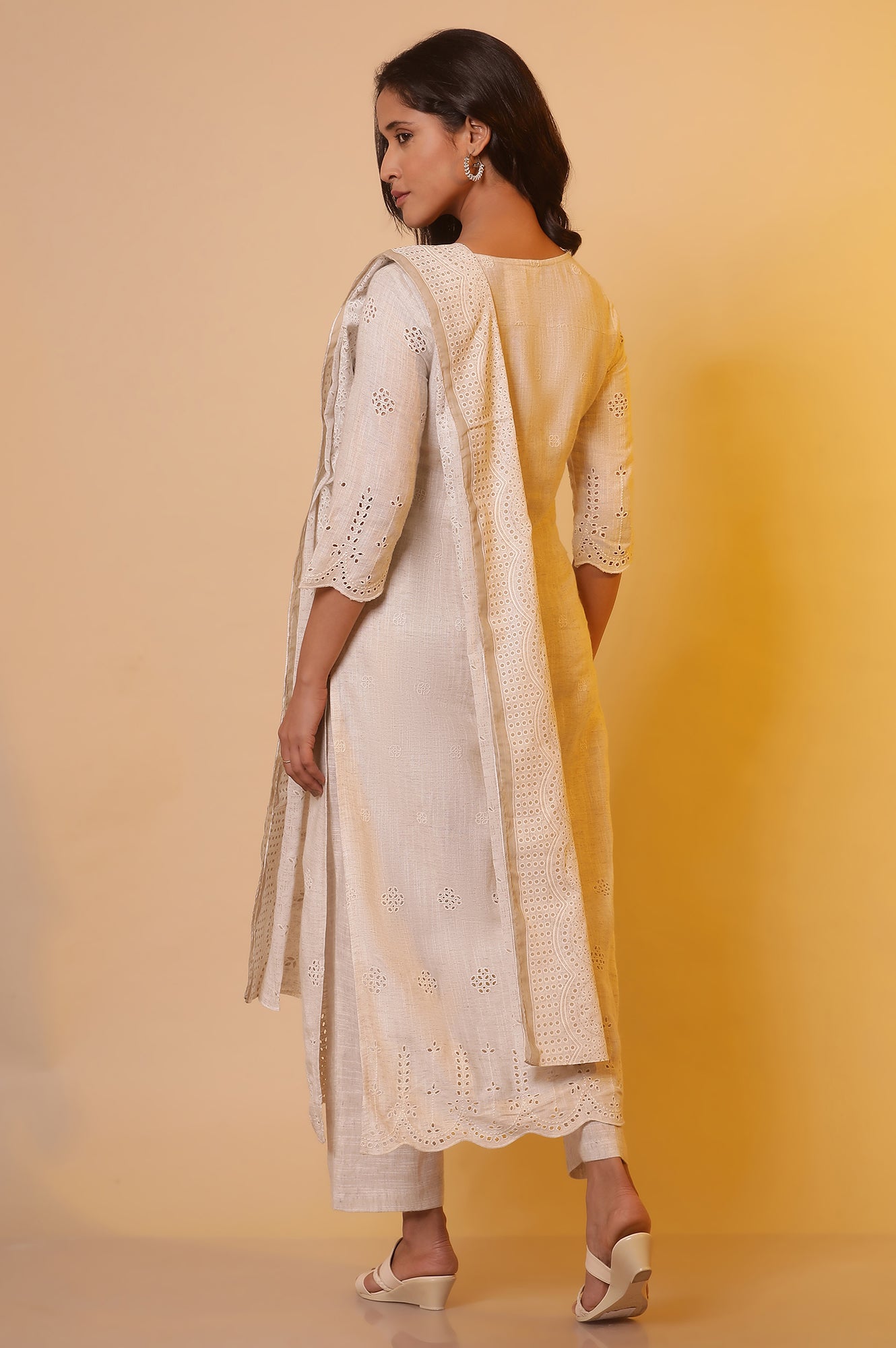 Aurelia off white kurta hotsell