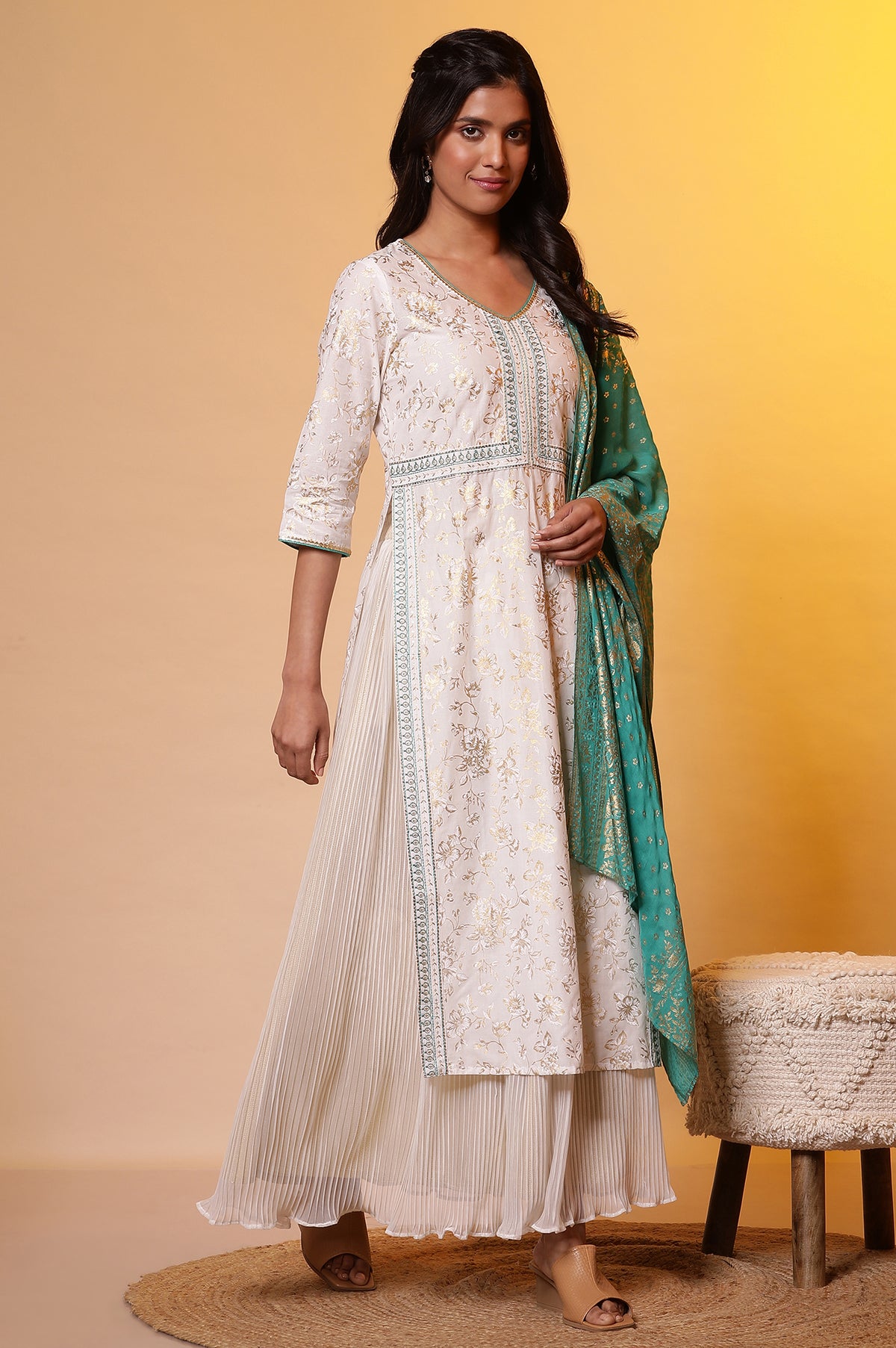 White Floral Printed High-Slit Kurta, Pleated Skirt and Dupatta Set - M