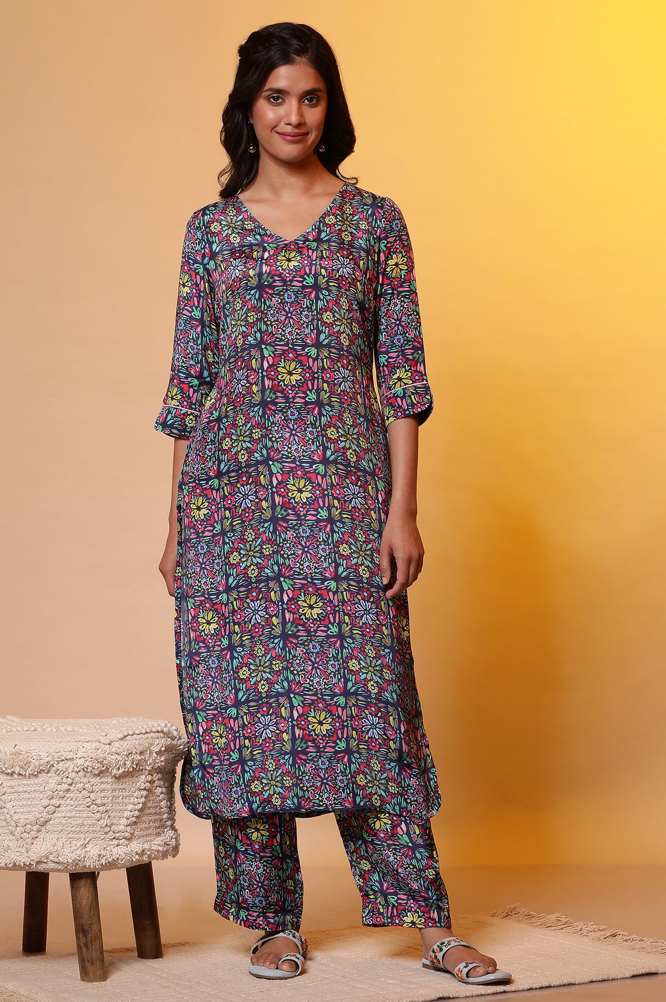 Blue Floral Printed Straight Kurta, Pants and Dupatta Set