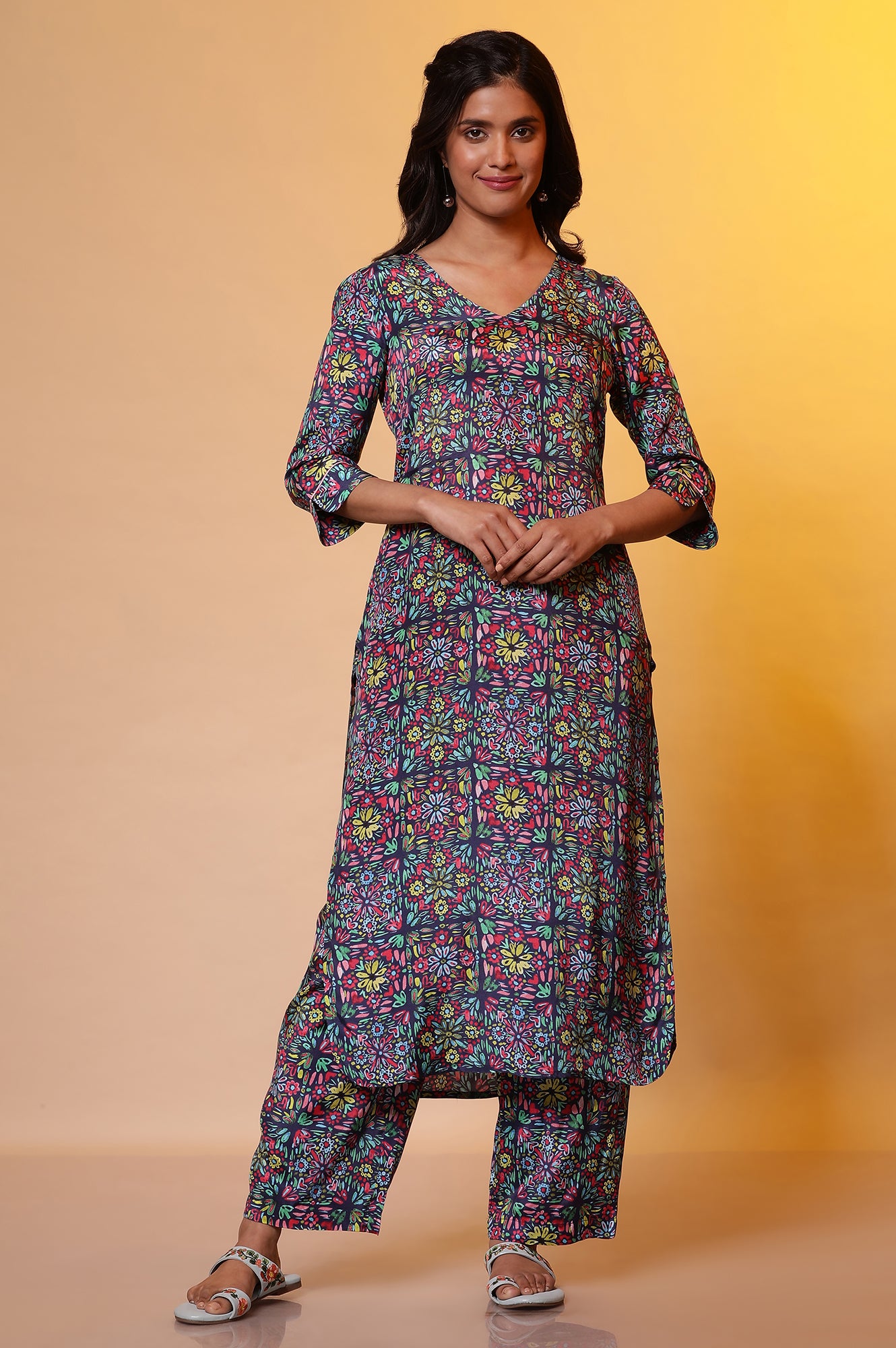 Blue Floral Printed Straight Kurta, Pants and Dupatta Set