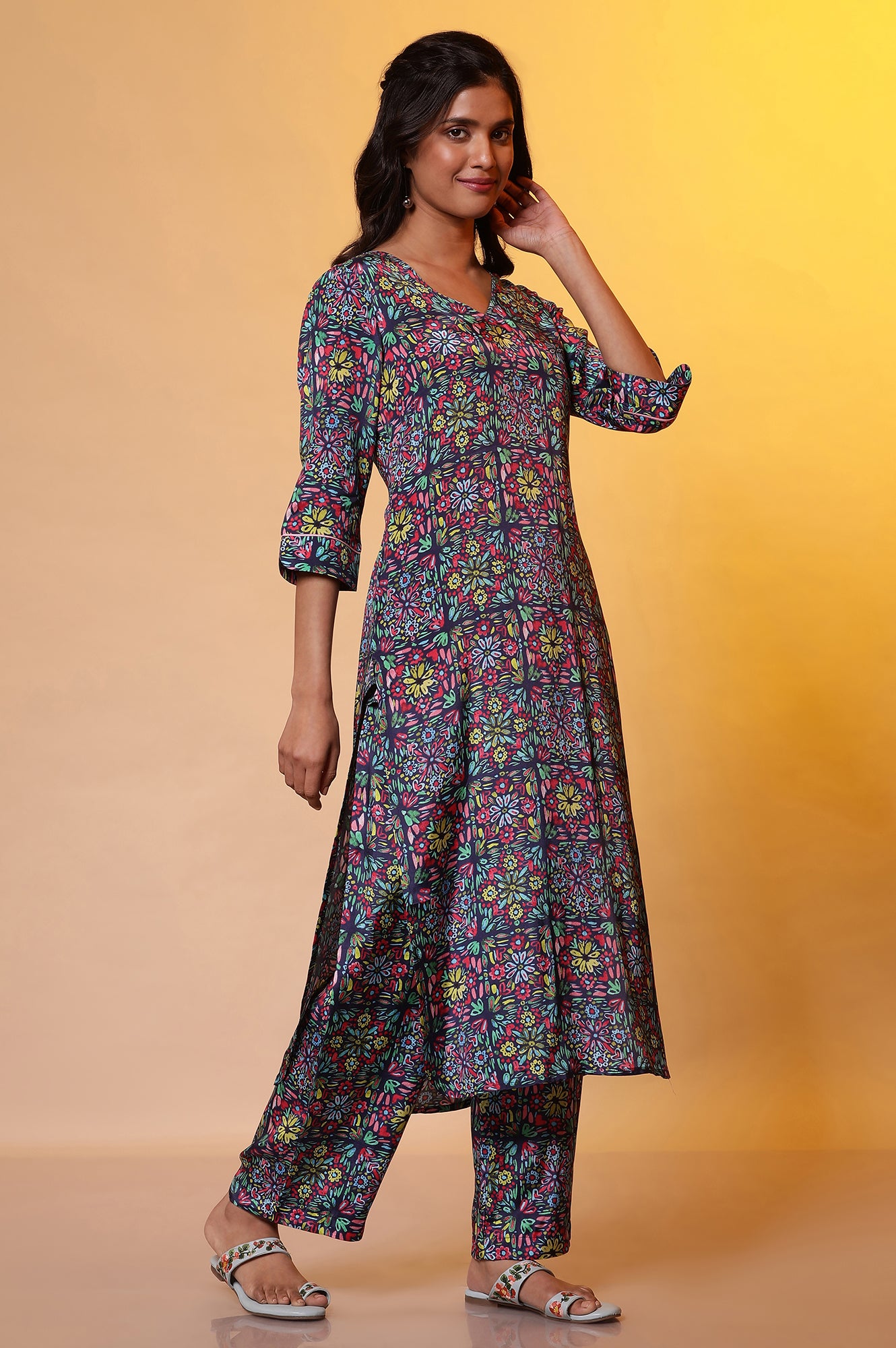 Blue Floral Printed Straight Kurta, Pants and Dupatta Set